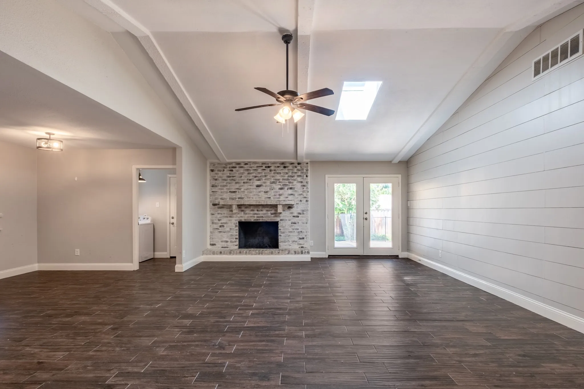 Single Family Residence For Sale in Denton County , 1607 College Parkway, Lewisville, Texas 75077, 4 Bedroom, 4 Bathroom, 2 Garage spaces, 1,645 Sqft, built in 1973, mls#21305547, Real Estate Agent in Lewisville, Homes For Sale in Denton county, Homes For Sale in Lewisville, Realtor in Lewisville Texas, Real Estate Brokerage Independent Realty Texas, Luminita Cordes Realtor