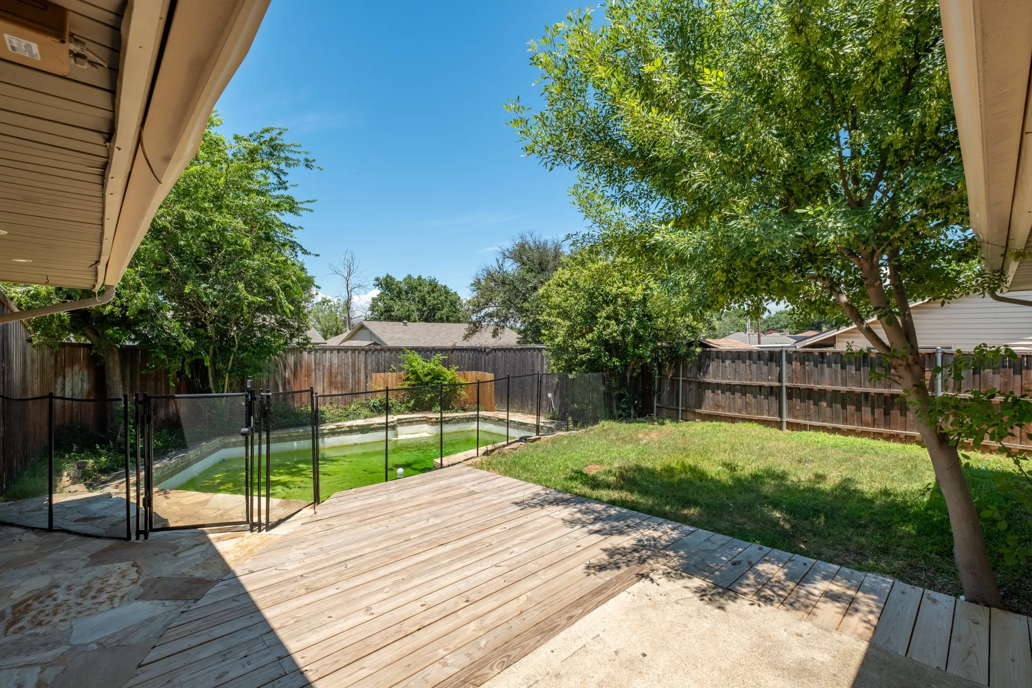 Single Family Residence For Sale in Denton County , 1607 College Parkway, Lewisville, Texas 75077, 4 Bedroom, 4 Bathroom, 2 Garage spaces, 1,645 Sqft, built in 1973, mls#21305547, Real Estate Agent in Lewisville, Homes For Sale in Denton county, Homes For Sale in Lewisville, Realtor in Lewisville Texas, Real Estate Brokerage Independent Realty Texas, Luminita Cordes Realtor