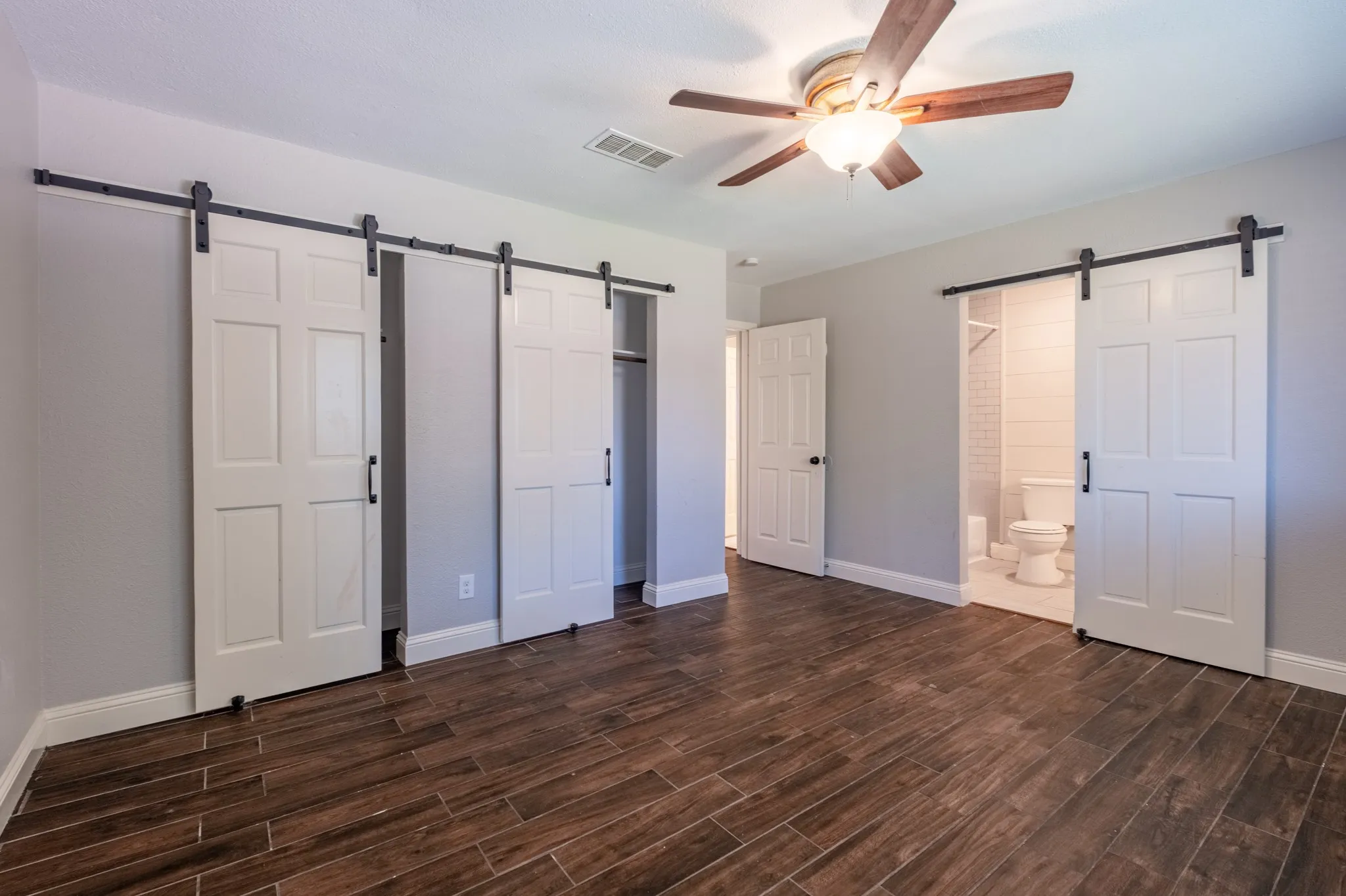 Single Family Residence For Sale in Denton County , 1607 College Parkway, Lewisville, Texas 75077, 4 Bedroom, 4 Bathroom, 2 Garage spaces, 1,645 Sqft, built in 1973, mls#21305547, Real Estate Agent in Lewisville, Homes For Sale in Denton county, Homes For Sale in Lewisville, Realtor in Lewisville Texas, Real Estate Brokerage Independent Realty Texas, Luminita Cordes Realtor