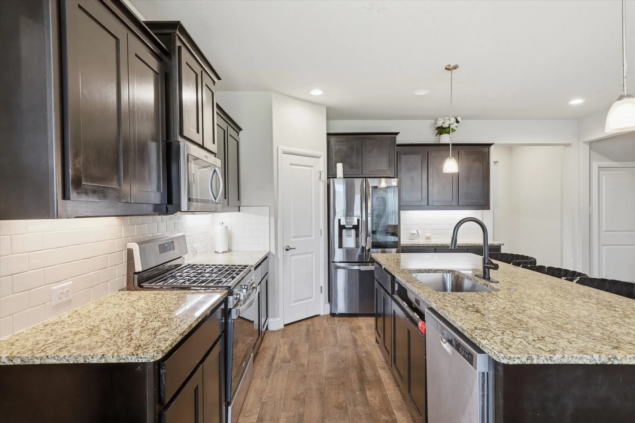 Single Family Residence For Sale in Denton County , 717 Greenford Manor, Fort Worth, Texas 76247, 5 Bedroom, 4 Bathroom, 2 Garage spaces, 2,813 Sqft, built in 2021, mls#21301937, Real Estate Agent in Fort Worth, Homes For Sale in Denton county, Homes For Sale in Fort Worth, Realtor in Fort Worth Texas, Real Estate Brokerage Independent Realty Texas, Luminita Cordes Realtor