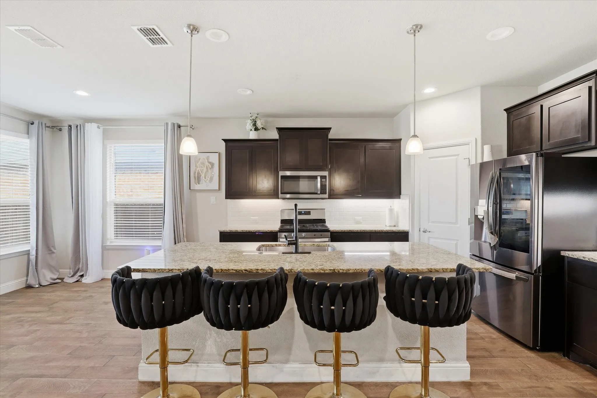 Single Family Residence For Sale in Denton County , 717 Greenford Manor, Fort Worth, Texas 76247, 5 Bedroom, 4 Bathroom, 2 Garage spaces, 2,813 Sqft, built in 2021, mls#21301937, Real Estate Agent in Fort Worth, Homes For Sale in Denton county, Homes For Sale in Fort Worth, Realtor in Fort Worth Texas, Real Estate Brokerage Independent Realty Texas, Luminita Cordes Realtor