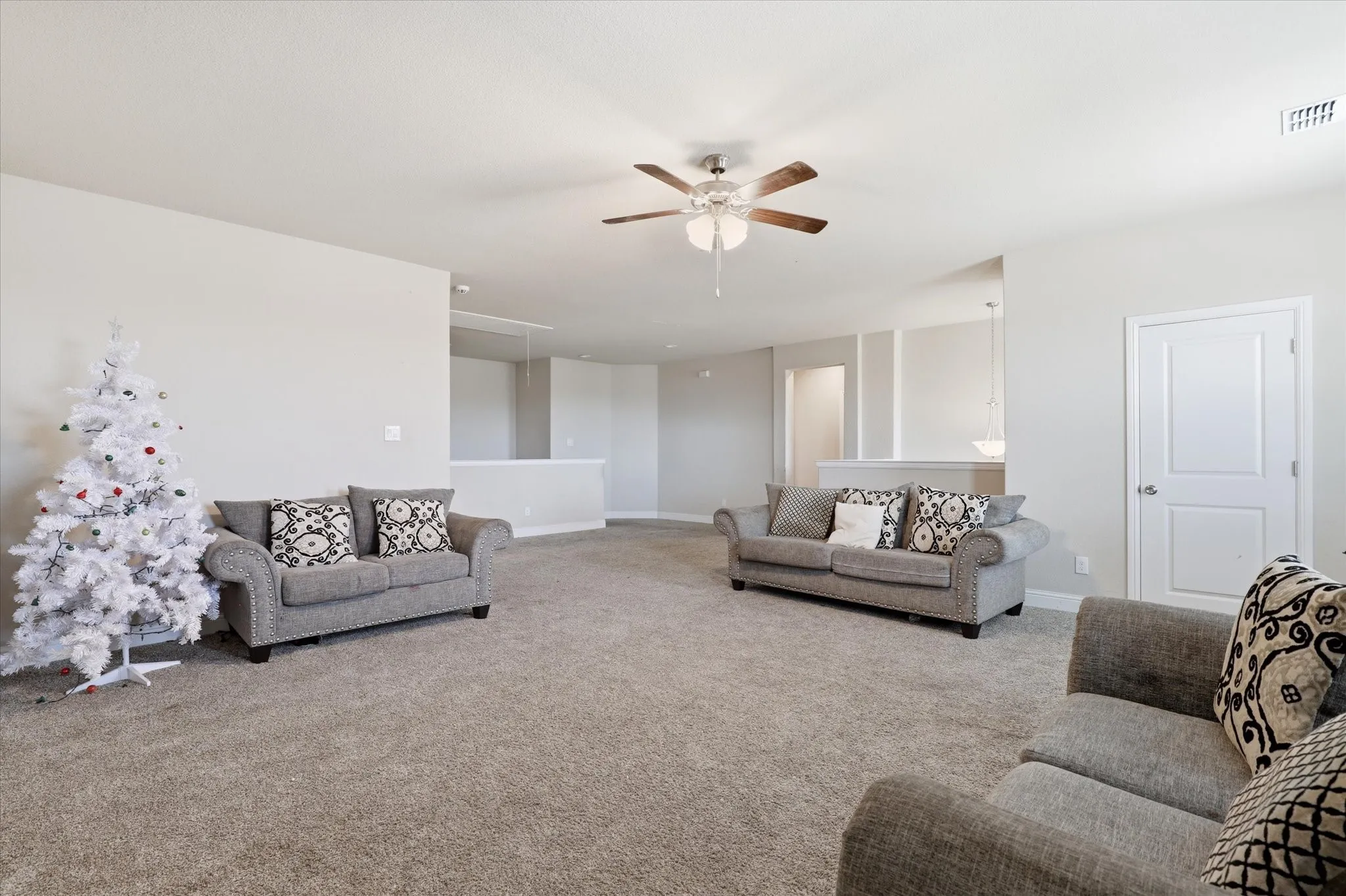 Single Family Residence For Sale in Denton County , 717 Greenford Manor, Fort Worth, Texas 76247, 5 Bedroom, 4 Bathroom, 2 Garage spaces, 2,813 Sqft, built in 2021, mls#21301937, Real Estate Agent in Fort Worth, Homes For Sale in Denton county, Homes For Sale in Fort Worth, Realtor in Fort Worth Texas, Real Estate Brokerage Independent Realty Texas, Luminita Cordes Realtor