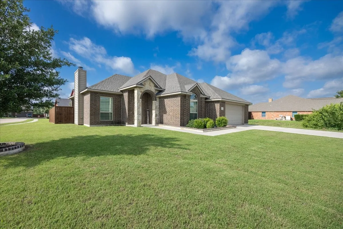 Single Family Residence For Sale in Denton County , 304 Hardeman Boulevard, Justin, Texas 76247, 3 Bedroom, 2 Bathroom, 2 Garage spaces, 1,809 Sqft, built in 2013, mls#21296905, Real Estate Agent in Justin, Homes For Sale in Denton county, Homes For Sale in Justin, Realtor in Justin Texas, Real Estate Brokerage Independent Realty Texas, Luminita Cordes Realtor
