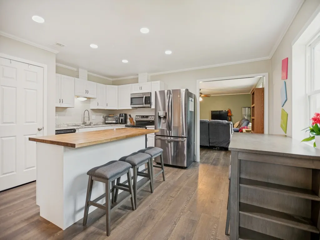 Single Family Residence For Sale in Tarrant County , 7041 Payte Lane, North Richland Hills, Texas 76182, 4 Bedroom, 3 Bathroom, 2 Garage spaces, 1,659 Sqft, built in 1971, mls#21305603, Real Estate Agent in North Richland Hills, Homes For Sale in Tarrant county, Homes For Sale in North Richland Hills, Realtor in North Richland Hills Texas, Real Estate Brokerage Independent Realty Texas, Luminita Cordes Realtor