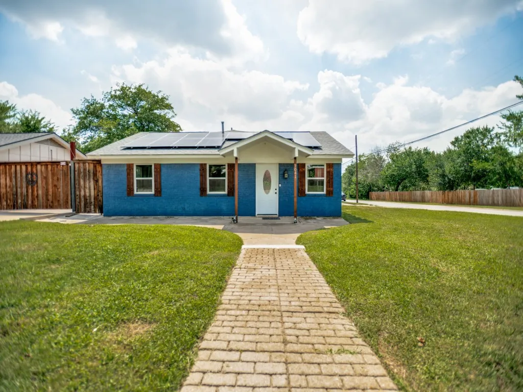 Single Family Residence For Sale in Tarrant County , 7041 Payte Lane, North Richland Hills, Texas 76182, 4 Bedroom, 3 Bathroom, 2 Garage spaces, 1,659 Sqft, built in 1971, mls#21305603, Real Estate Agent in North Richland Hills, Homes For Sale in Tarrant county, Homes For Sale in North Richland Hills, Realtor in North Richland Hills Texas, Real Estate Brokerage Independent Realty Texas, Luminita Cordes Realtor