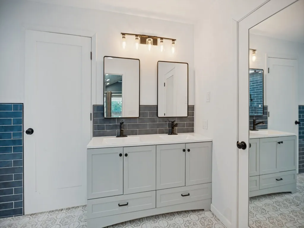 Single Family Residence For Sale in Tarrant County , 7041 Payte Lane, North Richland Hills, Texas 76182, 4 Bedroom, 3 Bathroom, 2 Garage spaces, 1,659 Sqft, built in 1971, mls#21305603, Real Estate Agent in North Richland Hills, Homes For Sale in Tarrant county, Homes For Sale in North Richland Hills, Realtor in North Richland Hills Texas, Real Estate Brokerage Independent Realty Texas, Luminita Cordes Realtor