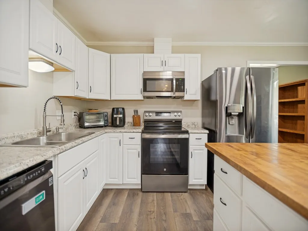 Single Family Residence For Sale in Tarrant County , 7041 Payte Lane, North Richland Hills, Texas 76182, 4 Bedroom, 3 Bathroom, 2 Garage spaces, 1,659 Sqft, built in 1971, mls#21305603, Real Estate Agent in North Richland Hills, Homes For Sale in Tarrant county, Homes For Sale in North Richland Hills, Realtor in North Richland Hills Texas, Real Estate Brokerage Independent Realty Texas, Luminita Cordes Realtor