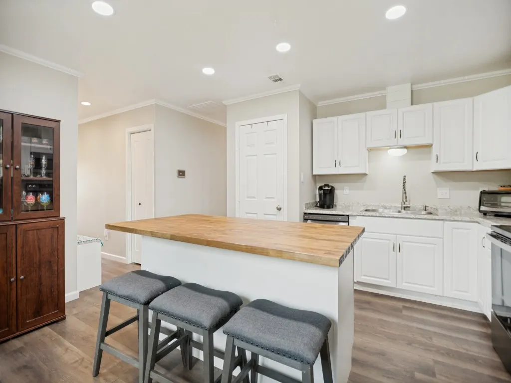 Single Family Residence For Sale in Tarrant County , 7041 Payte Lane, North Richland Hills, Texas 76182, 4 Bedroom, 3 Bathroom, 2 Garage spaces, 1,659 Sqft, built in 1971, mls#21305603, Real Estate Agent in North Richland Hills, Homes For Sale in Tarrant county, Homes For Sale in North Richland Hills, Realtor in North Richland Hills Texas, Real Estate Brokerage Independent Realty Texas, Luminita Cordes Realtor