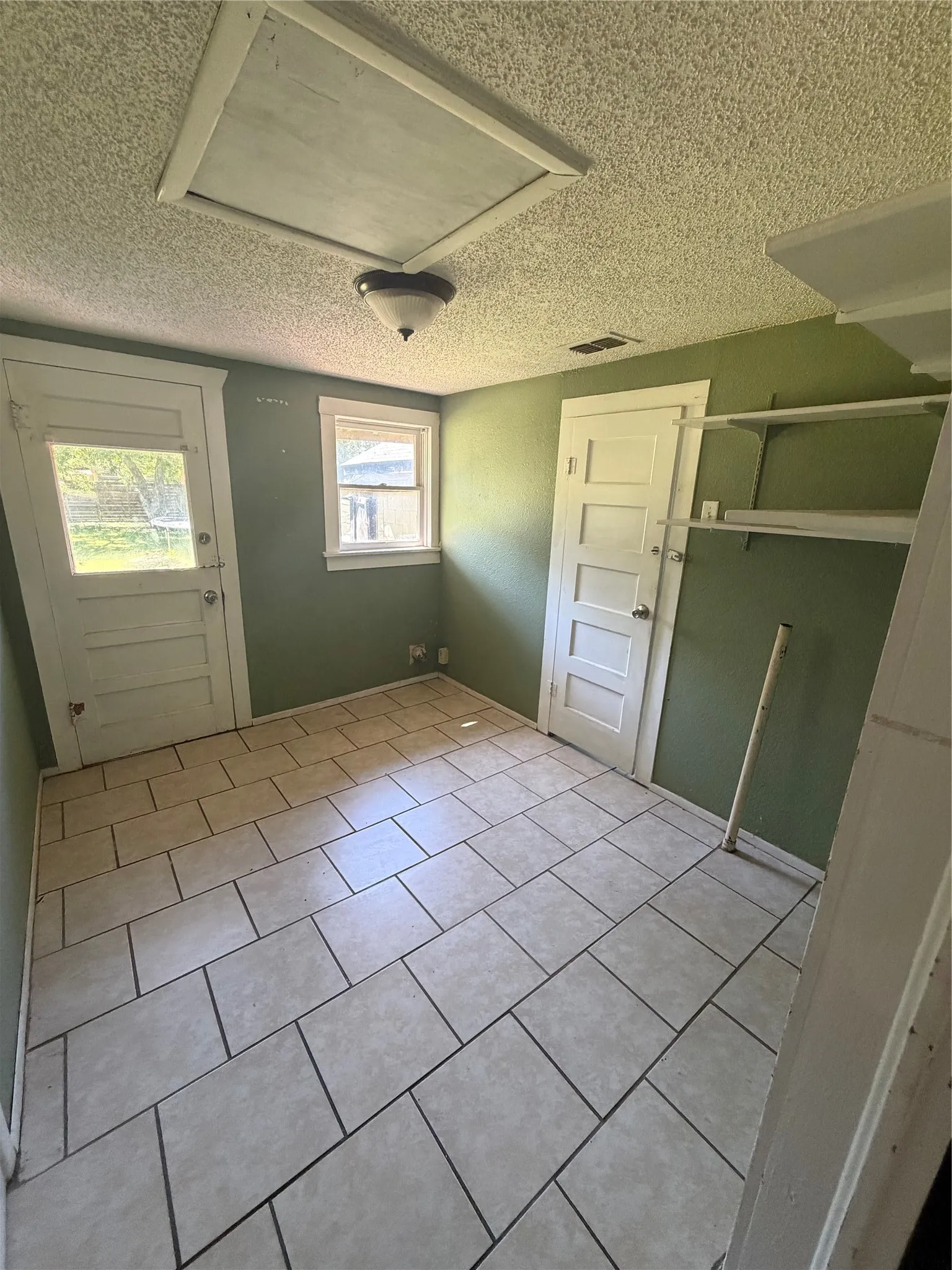 Single Family Residence For Sale in Callahan County , 222 Cherry Street, Clyde, Texas 79510, 3 Bedroom, 1 Bathroom, 1 Garage spaces, 1,260 Sqft, built in 1947, mls#21304978, Real Estate Agent in Clyde, Homes For Sale in Callahan county, Homes For Sale in Clyde, Realtor in Clyde Texas, Real Estate Brokerage Independent Realty Texas, Luminita Cordes Realtor