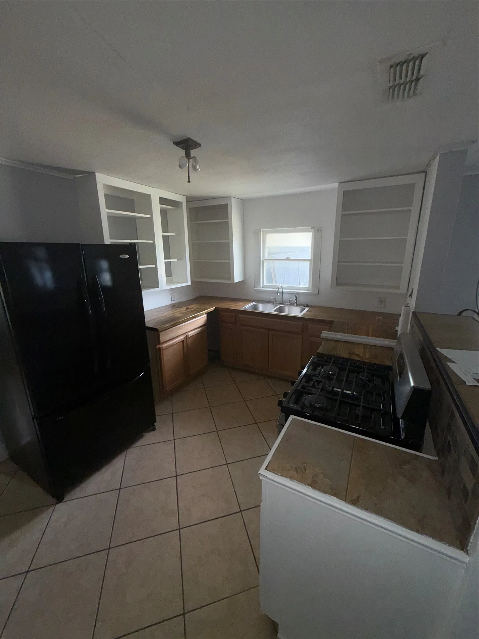 Single Family Residence For Sale in Callahan County , 222 Cherry Street, Clyde, Texas 79510, 3 Bedroom, 1 Bathroom, 1 Garage spaces, 1,260 Sqft, built in 1947, mls#21304978, Real Estate Agent in Clyde, Homes For Sale in Callahan county, Homes For Sale in Clyde, Realtor in Clyde Texas, Real Estate Brokerage Independent Realty Texas, Luminita Cordes Realtor