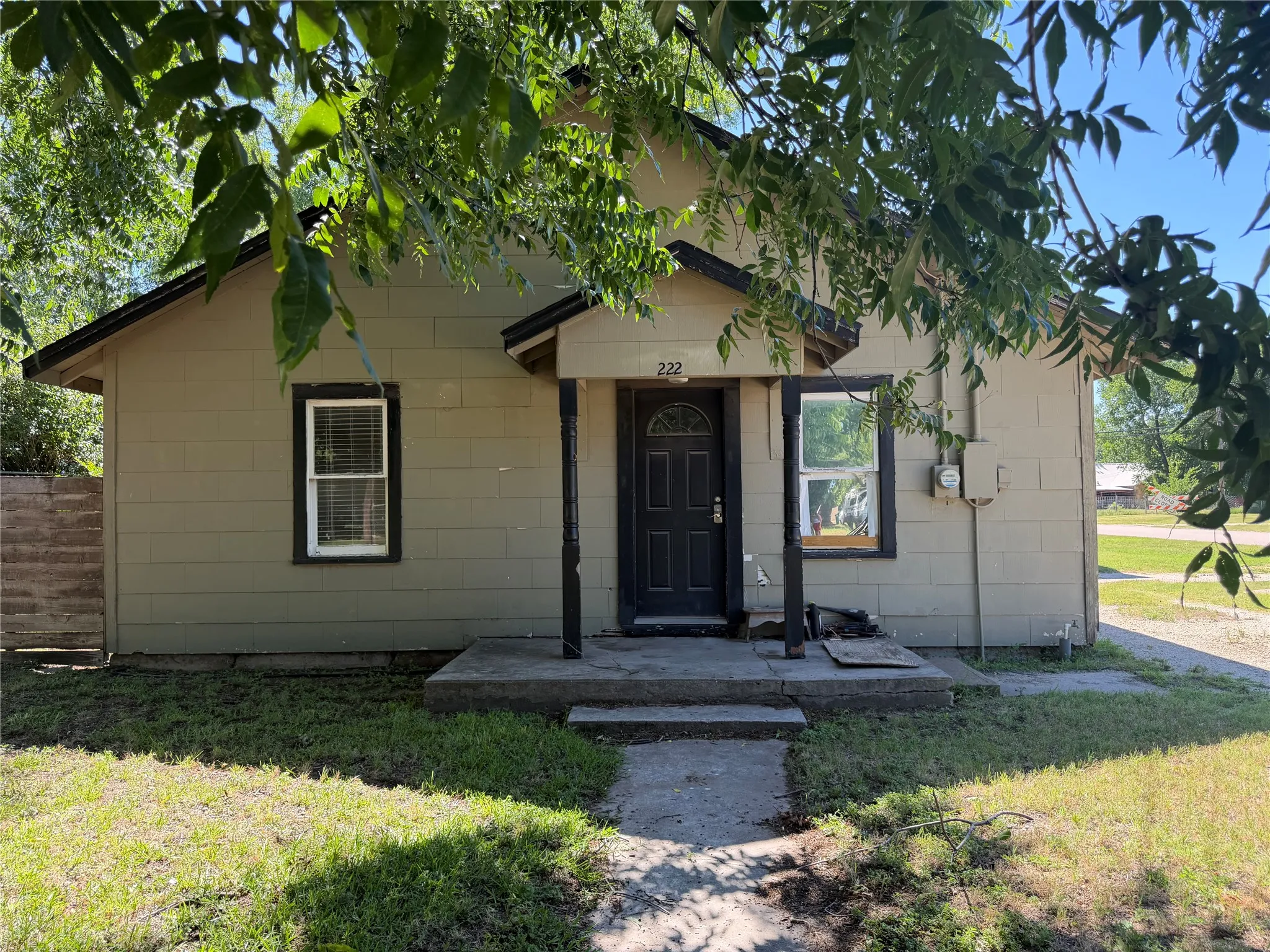 Single Family Residence For Sale in Callahan County , 222 Cherry Street, Clyde, Texas 79510, 3 Bedroom, 1 Bathroom, 1 Garage spaces, 1,260 Sqft, built in 1947, mls#21304978, Real Estate Agent in Clyde, Homes For Sale in Callahan county, Homes For Sale in Clyde, Realtor in Clyde Texas, Real Estate Brokerage Independent Realty Texas, Luminita Cordes Realtor