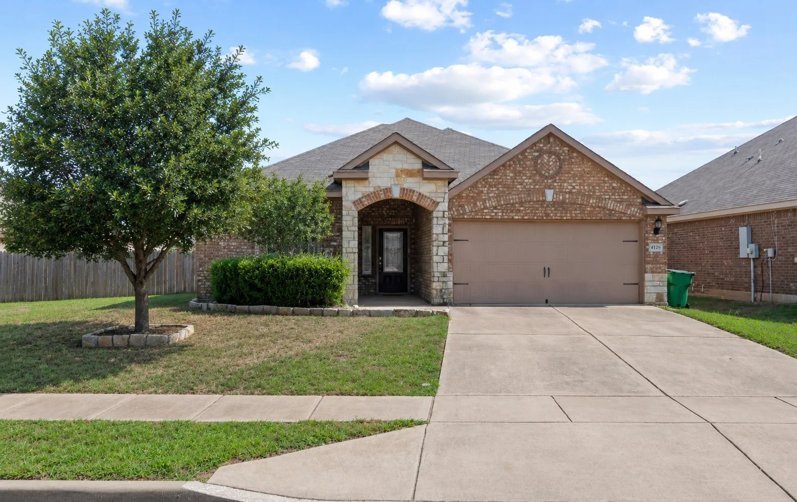 Single Family Residence For Sale in Tarrant County , 4129 Tower Lane, Crowley, Texas 76036, 3 Bedroom, 2 Bathroom, 2 Garage spaces, 1,520 Sqft, built in 2015, mls#21305617, Real Estate Agent in Crowley, Homes For Sale in Tarrant county, Homes For Sale in Crowley, Realtor in Crowley Texas, Real Estate Brokerage Independent Realty Texas, Luminita Cordes Realtor