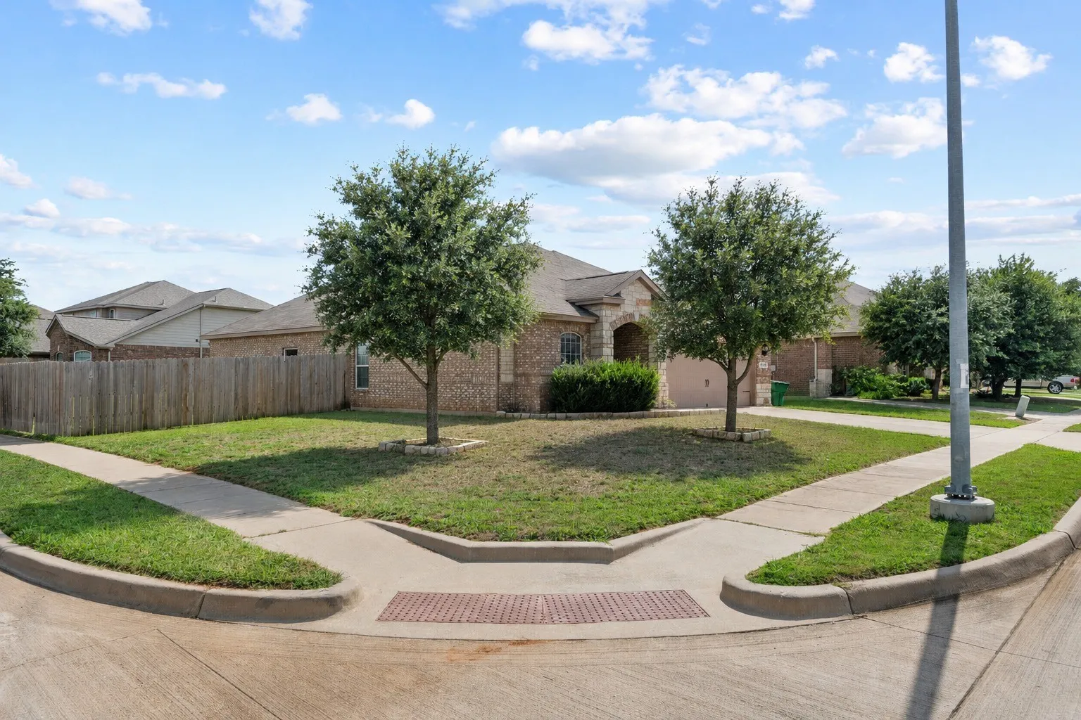 Single Family Residence For Sale in Tarrant County , 4129 Tower Lane, Crowley, Texas 76036, 3 Bedroom, 2 Bathroom, 2 Garage spaces, 1,520 Sqft, built in 2015, mls#21305617, Real Estate Agent in Crowley, Homes For Sale in Tarrant county, Homes For Sale in Crowley, Realtor in Crowley Texas, Real Estate Brokerage Independent Realty Texas, Luminita Cordes Realtor