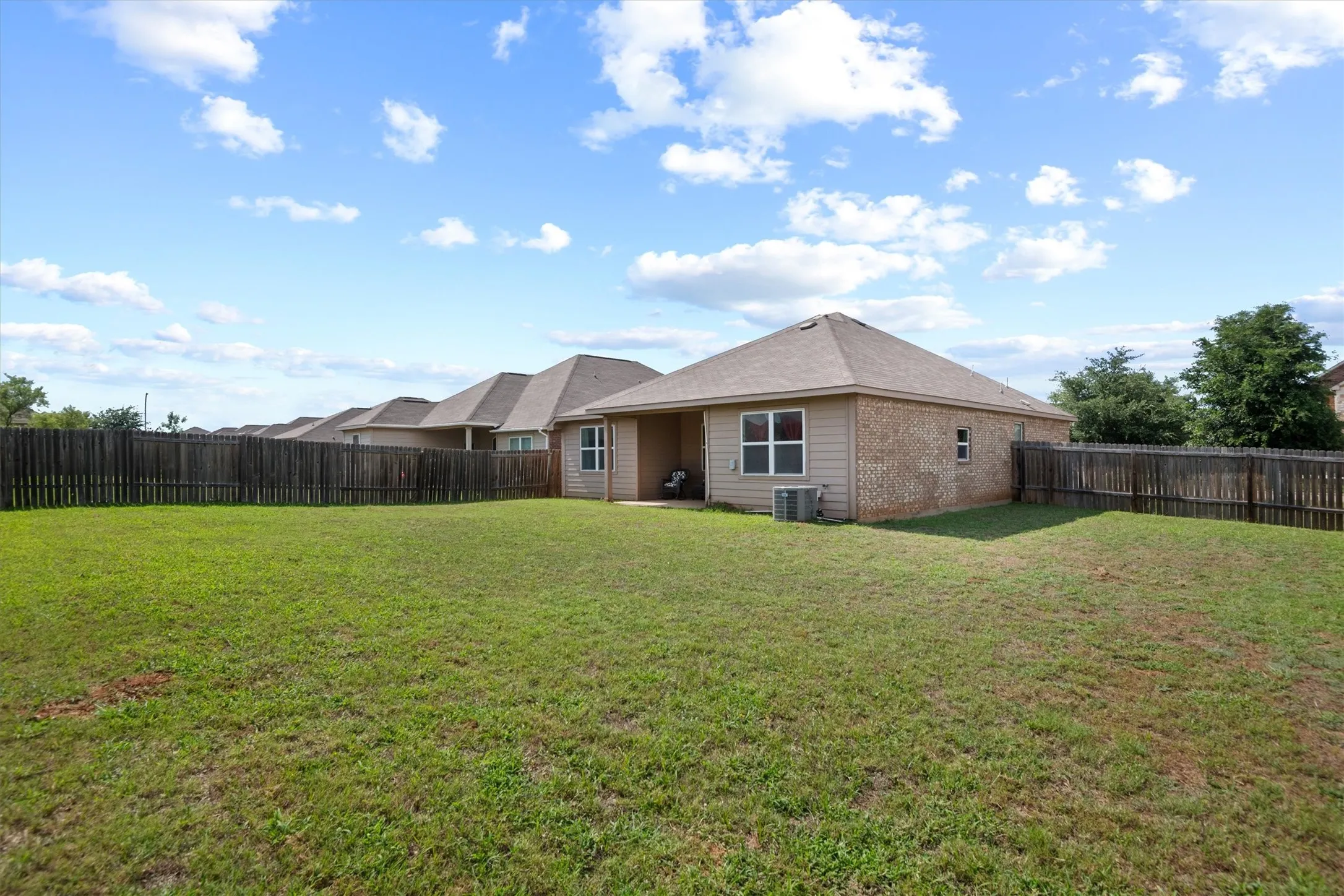 Single Family Residence For Sale in Tarrant County , 4129 Tower Lane, Crowley, Texas 76036, 3 Bedroom, 2 Bathroom, 2 Garage spaces, 1,520 Sqft, built in 2015, mls#21305617, Real Estate Agent in Crowley, Homes For Sale in Tarrant county, Homes For Sale in Crowley, Realtor in Crowley Texas, Real Estate Brokerage Independent Realty Texas, Luminita Cordes Realtor