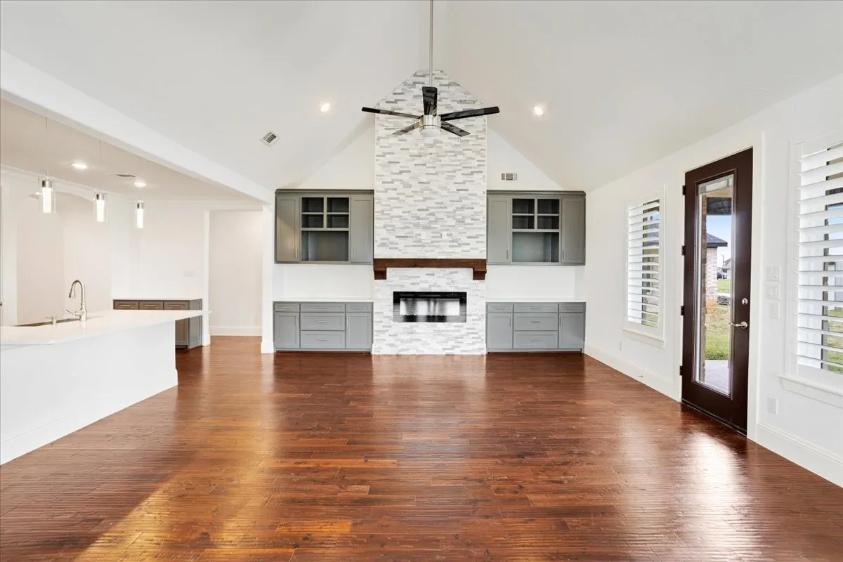 Single Family Residence For Sale in Collin County , 10505 Clark Court, Princeton, Texas 75407, 4 Bedroom, 3 Bathroom, 3 Garage spaces, 2,816 Sqft, built in 2021, mls#21303422, Real Estate Agent in Princeton, Homes For Sale in Collin county, Homes For Sale in Princeton, Realtor in Princeton Texas, Real Estate Brokerage Independent Realty Texas, Luminita Cordes Realtor
