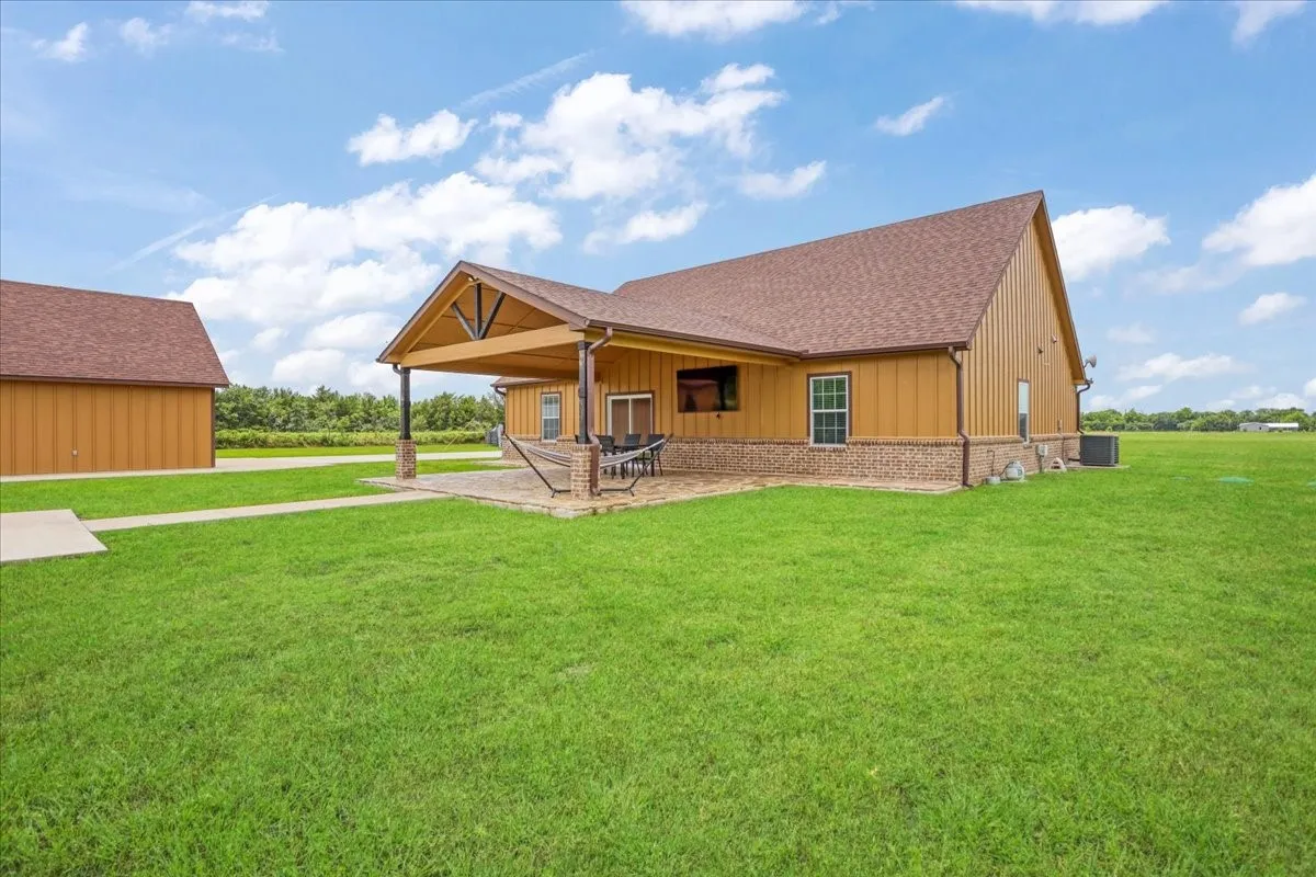 Single Family Residence For Sale in Fannin County , 4248 N Fm 273, Ivanhoe, Texas 75447, 3 Bedroom, 2 Bathroom, 2 Garage spaces, 1,968 Sqft, built in 2023, mls#21305584, Real Estate Agent in Ivanhoe, Homes For Sale in Fannin county, Homes For Sale in Ivanhoe, Realtor in Ivanhoe Texas, Real Estate Brokerage Independent Realty Texas, Luminita Cordes Realtor