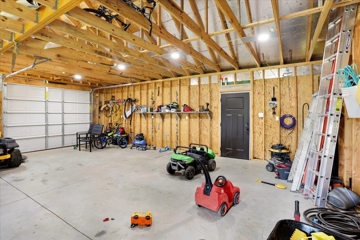 Single Family Residence For Sale in Fannin County , 4248 N Fm 273, Ivanhoe, Texas 75447, 3 Bedroom, 2 Bathroom, 2 Garage spaces, 1,968 Sqft, built in 2023, mls#21305584, Real Estate Agent in Ivanhoe, Homes For Sale in Fannin county, Homes For Sale in Ivanhoe, Realtor in Ivanhoe Texas, Real Estate Brokerage Independent Realty Texas, Luminita Cordes Realtor
