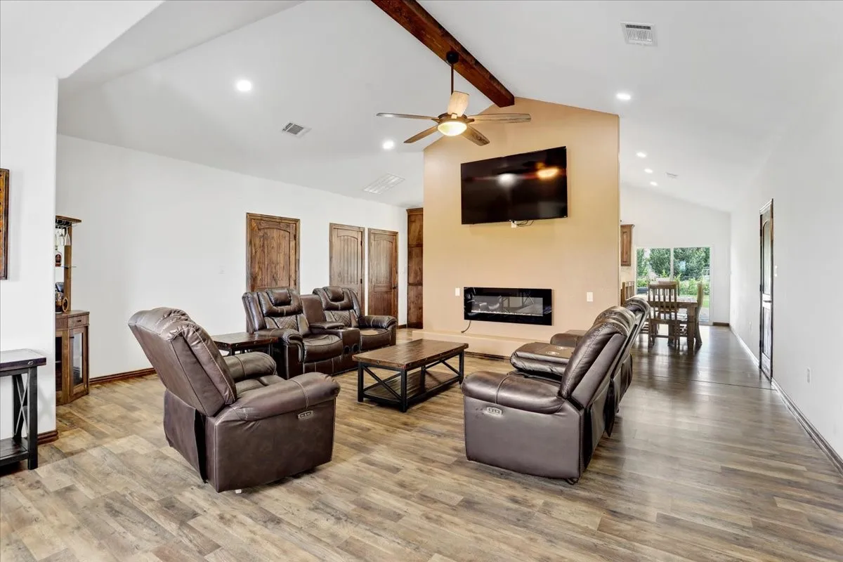 Single Family Residence For Sale in Fannin County , 4248 N Fm 273, Ivanhoe, Texas 75447, 3 Bedroom, 2 Bathroom, 2 Garage spaces, 1,968 Sqft, built in 2023, mls#21305584, Real Estate Agent in Ivanhoe, Homes For Sale in Fannin county, Homes For Sale in Ivanhoe, Realtor in Ivanhoe Texas, Real Estate Brokerage Independent Realty Texas, Luminita Cordes Realtor