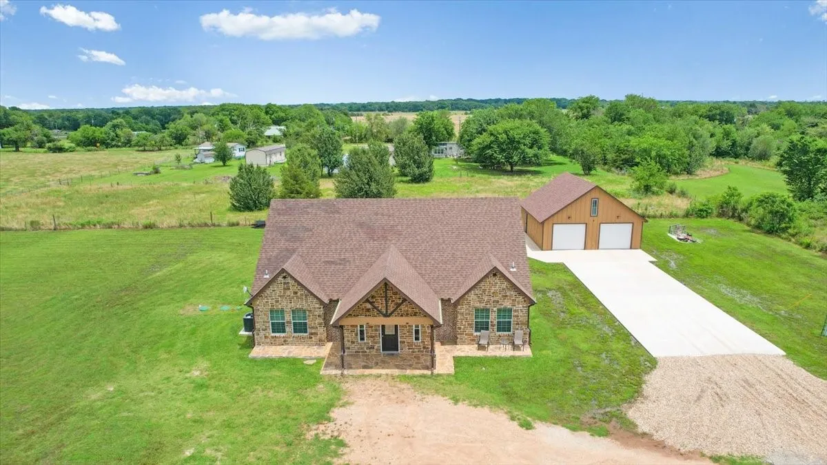 Single Family Residence For Sale in Fannin County , 4248 N Fm 273, Ivanhoe, Texas 75447, 3 Bedroom, 2 Bathroom, 2 Garage spaces, 1,968 Sqft, built in 2023, mls#21305584, Real Estate Agent in Ivanhoe, Homes For Sale in Fannin county, Homes For Sale in Ivanhoe, Realtor in Ivanhoe Texas, Real Estate Brokerage Independent Realty Texas, Luminita Cordes Realtor