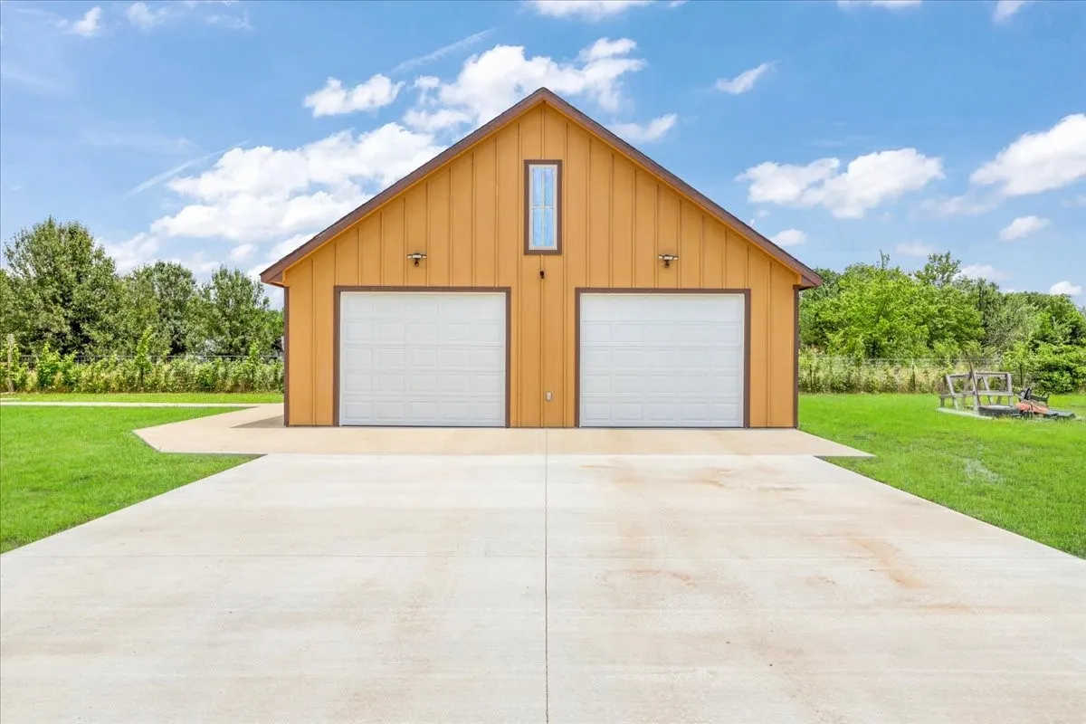 Single Family Residence For Sale in Fannin County , 4248 N Fm 273, Ivanhoe, Texas 75447, 3 Bedroom, 2 Bathroom, 2 Garage spaces, 1,968 Sqft, built in 2023, mls#21305584, Real Estate Agent in Ivanhoe, Homes For Sale in Fannin county, Homes For Sale in Ivanhoe, Realtor in Ivanhoe Texas, Real Estate Brokerage Independent Realty Texas, Luminita Cordes Realtor