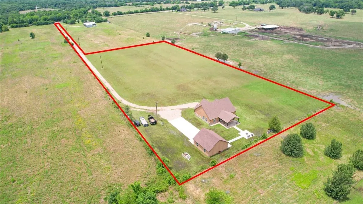 Single Family Residence For Sale in Fannin County , 4248 N Fm 273, Ivanhoe, Texas 75447, 3 Bedroom, 2 Bathroom, 2 Garage spaces, 1,968 Sqft, built in 2023, mls#21305584, Real Estate Agent in Ivanhoe, Homes For Sale in Fannin county, Homes For Sale in Ivanhoe, Realtor in Ivanhoe Texas, Real Estate Brokerage Independent Realty Texas, Luminita Cordes Realtor