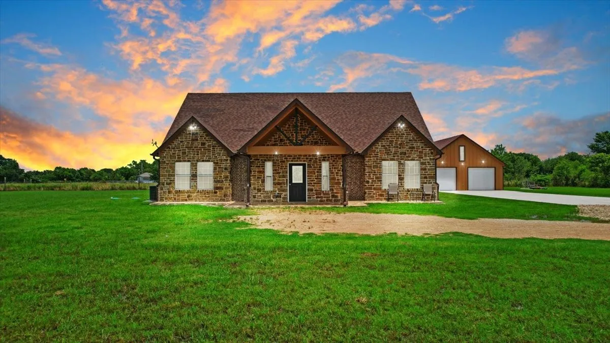 Single Family Residence For Sale in Fannin County , 4248 N Fm 273, Ivanhoe, Texas 75447, 3 Bedroom, 2 Bathroom, 2 Garage spaces, 1,968 Sqft, built in 2023, mls#21305584, Real Estate Agent in Ivanhoe, Homes For Sale in Fannin county, Homes For Sale in Ivanhoe, Realtor in Ivanhoe Texas, Real Estate Brokerage Independent Realty Texas, Luminita Cordes Realtor