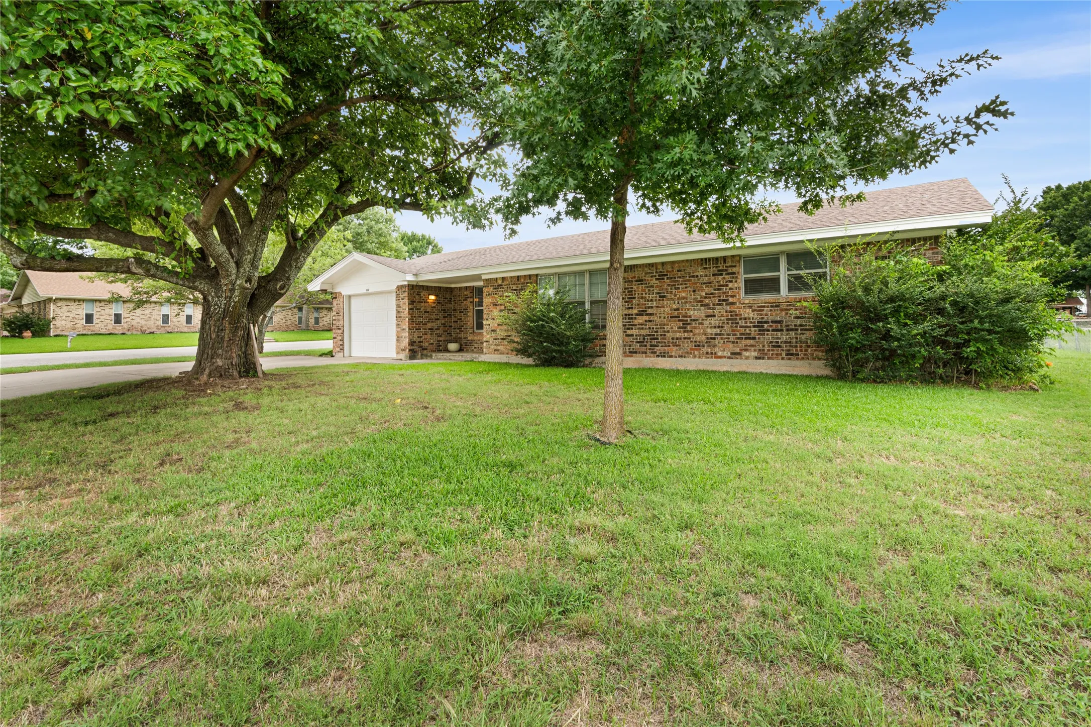Single Family Residence For Sale in Cooke County , 603 E 5th Street, Muenster, Texas 76252, 3 Bedroom, 2 Bathroom, 1 Garage spaces, 1,345 Sqft, built in 1972, mls#21305609, Real Estate Agent in Muenster, Homes For Sale in Cooke county, Homes For Sale in Muenster, Realtor in Muenster Texas, Real Estate Brokerage Independent Realty Texas, Luminita Cordes Realtor