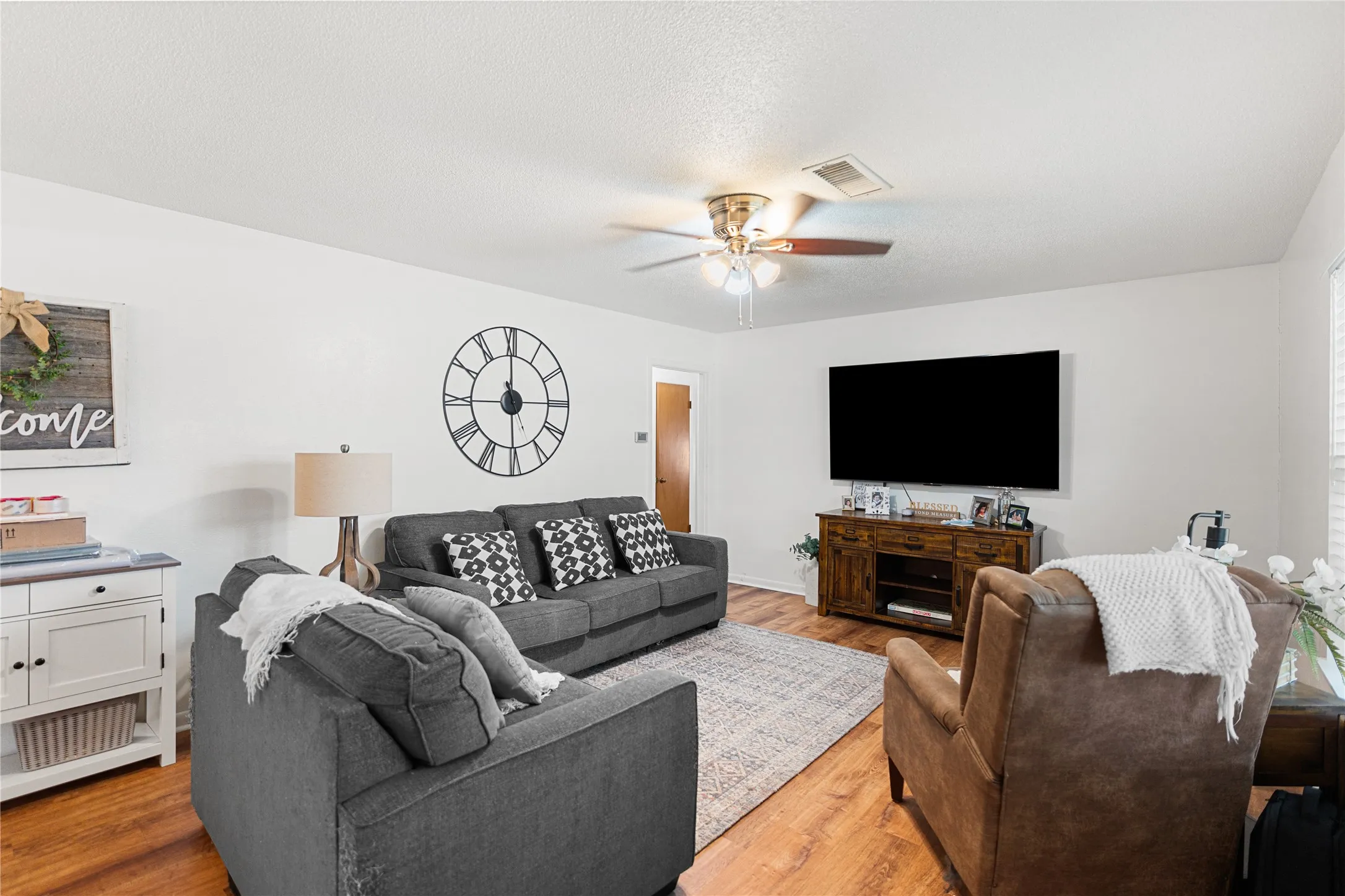 Single Family Residence For Sale in Cooke County , 603 E 5th Street, Muenster, Texas 76252, 3 Bedroom, 2 Bathroom, 1 Garage spaces, 1,345 Sqft, built in 1972, mls#21305609, Real Estate Agent in Muenster, Homes For Sale in Cooke county, Homes For Sale in Muenster, Realtor in Muenster Texas, Real Estate Brokerage Independent Realty Texas, Luminita Cordes Realtor