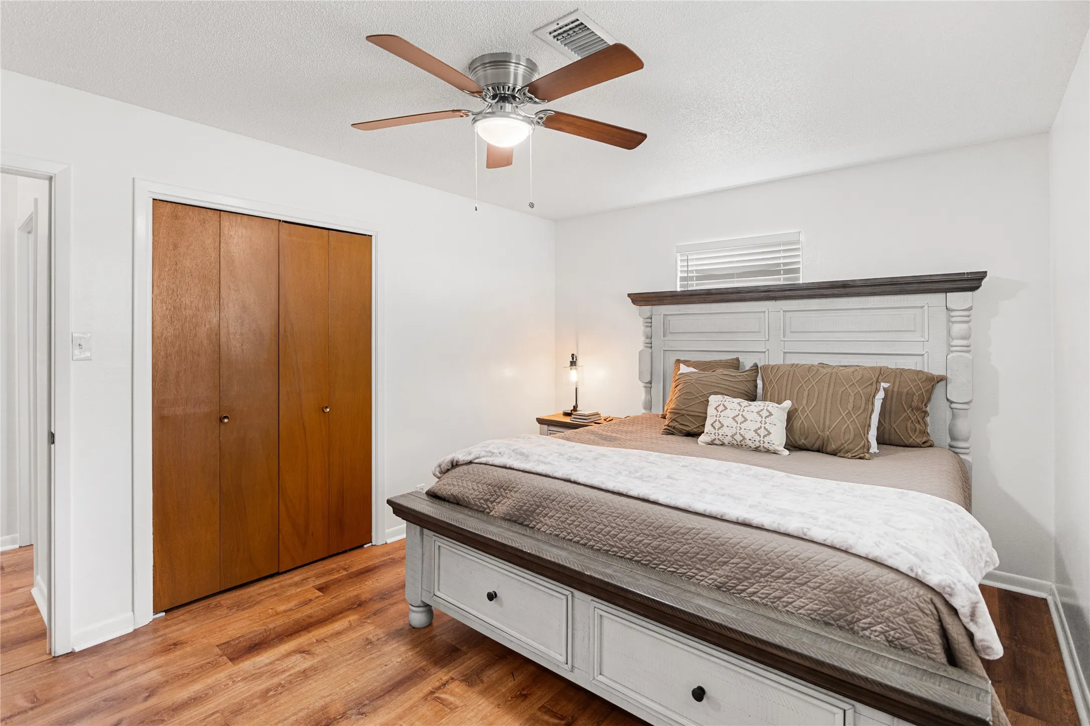 Single Family Residence For Sale in Cooke County , 603 E 5th Street, Muenster, Texas 76252, 3 Bedroom, 2 Bathroom, 1 Garage spaces, 1,345 Sqft, built in 1972, mls#21305609, Real Estate Agent in Muenster, Homes For Sale in Cooke county, Homes For Sale in Muenster, Realtor in Muenster Texas, Real Estate Brokerage Independent Realty Texas, Luminita Cordes Realtor