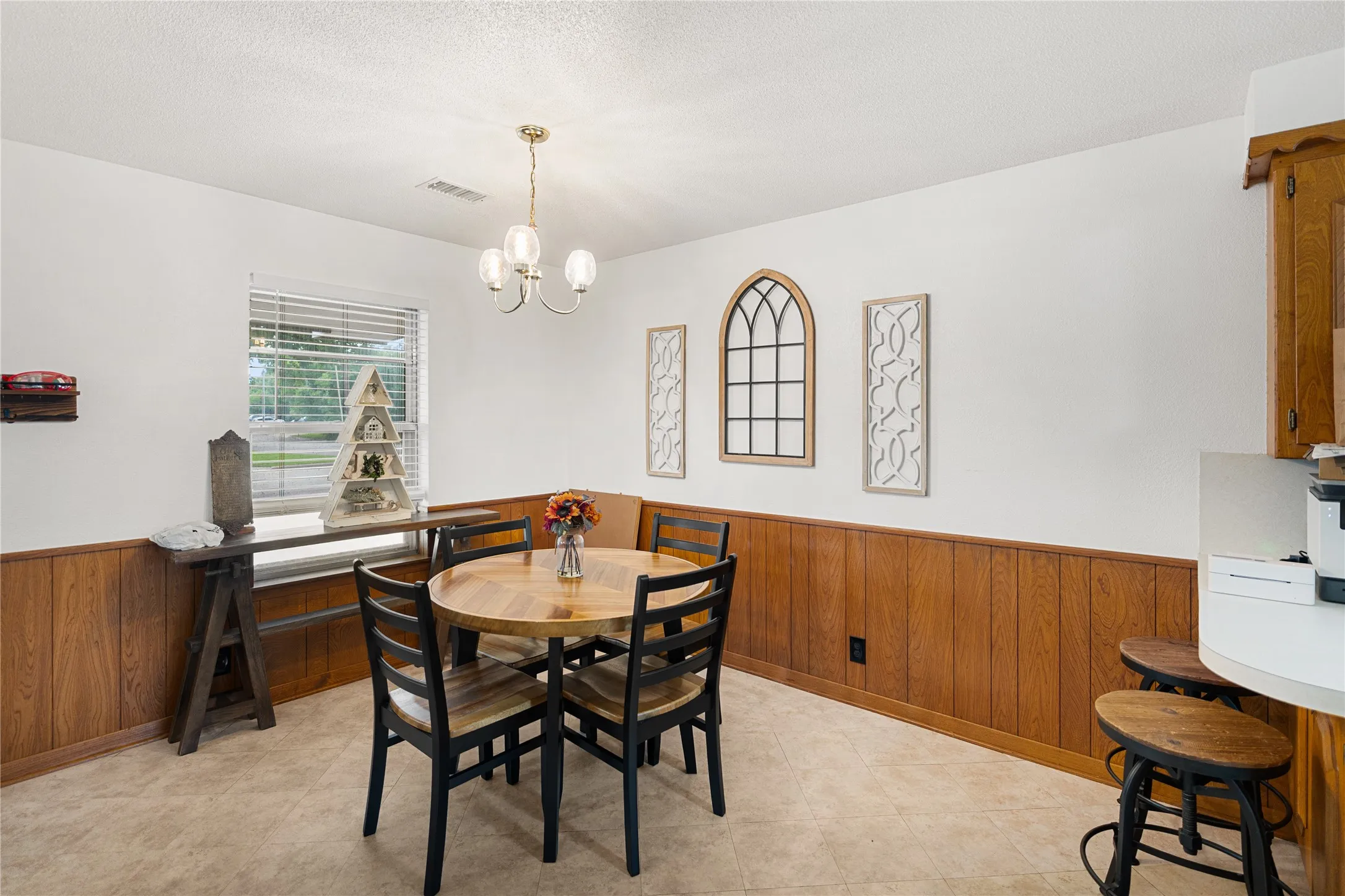 Single Family Residence For Sale in Cooke County , 603 E 5th Street, Muenster, Texas 76252, 3 Bedroom, 2 Bathroom, 1 Garage spaces, 1,345 Sqft, built in 1972, mls#21305609, Real Estate Agent in Muenster, Homes For Sale in Cooke county, Homes For Sale in Muenster, Realtor in Muenster Texas, Real Estate Brokerage Independent Realty Texas, Luminita Cordes Realtor