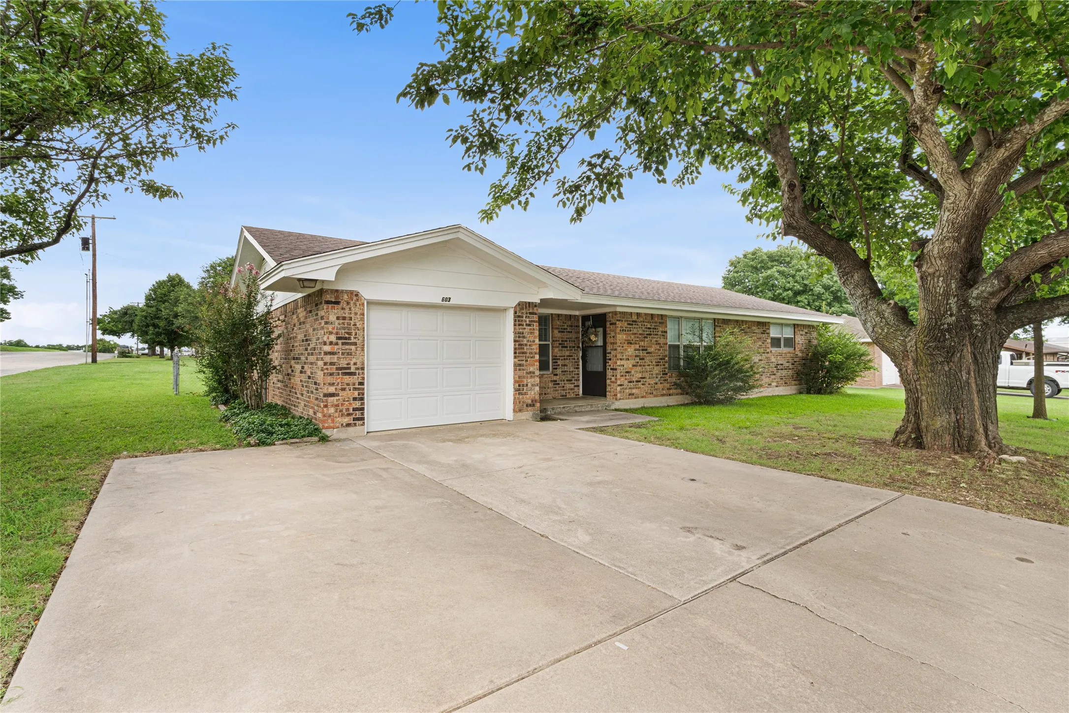 Single Family Residence For Sale in Cooke County , 603 E 5th Street, Muenster, Texas 76252, 3 Bedroom, 2 Bathroom, 1 Garage spaces, 1,345 Sqft, built in 1972, mls#21305609, Real Estate Agent in Muenster, Homes For Sale in Cooke county, Homes For Sale in Muenster, Realtor in Muenster Texas, Real Estate Brokerage Independent Realty Texas, Luminita Cordes Realtor