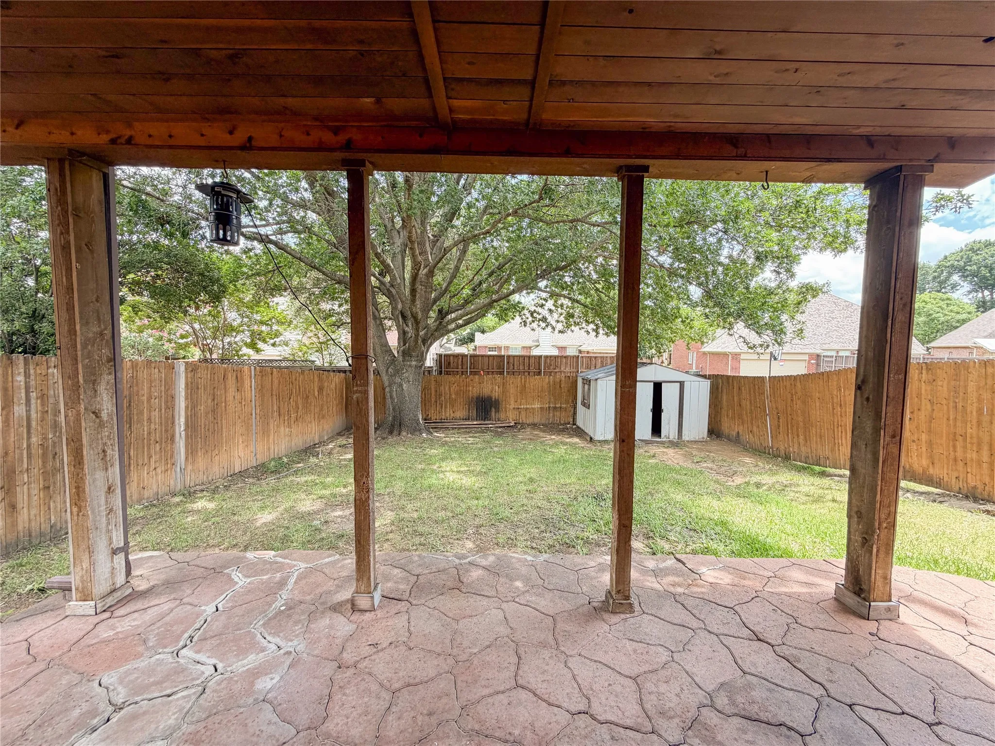 Covered patio featuring a flagstone-style concrete surface