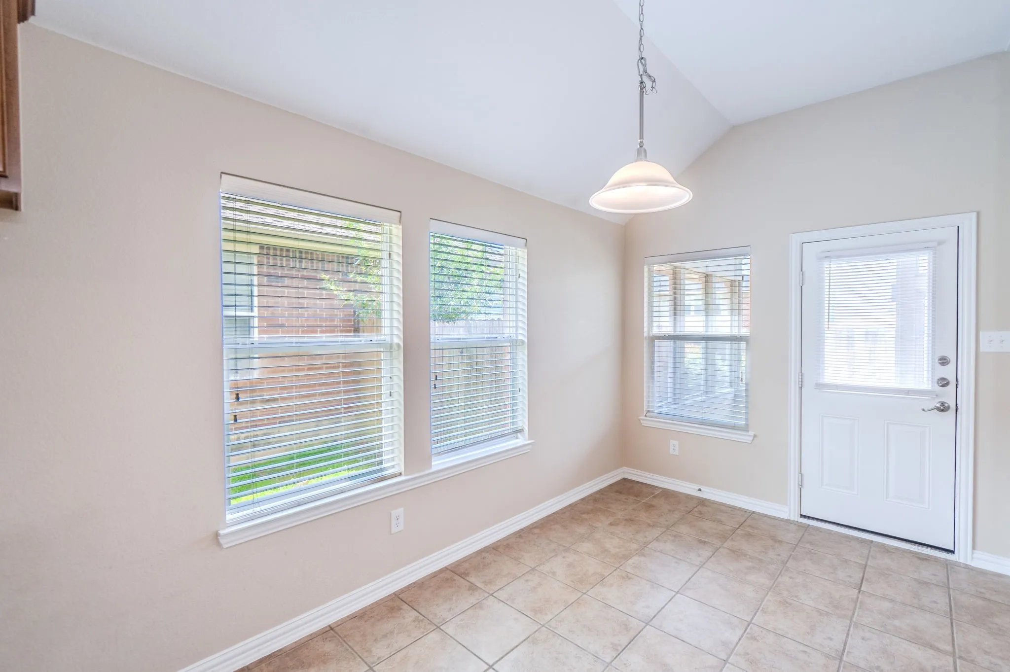 Single Family Residence For Sale in Collin County , 305 Highland Ridge Drive, Wylie, Texas 75098, 4 Bedroom, 2 Bathroom, 2 Garage spaces, 2,110 Sqft, built in 2008, mls#21305624, Real Estate Agent in Wylie, Homes For Sale in Collin county, Homes For Sale in Wylie, Realtor in Wylie Texas, Real Estate Brokerage Independent Realty Texas, Luminita Cordes Realtor