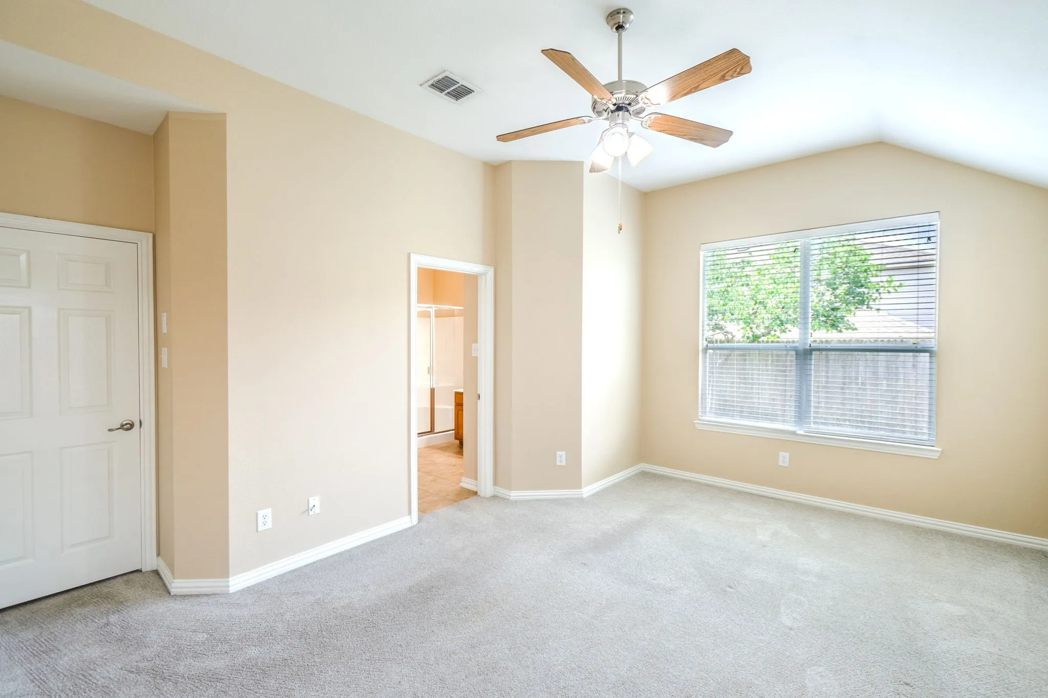 Single Family Residence For Sale in Collin County , 305 Highland Ridge Drive, Wylie, Texas 75098, 4 Bedroom, 2 Bathroom, 2 Garage spaces, 2,110 Sqft, built in 2008, mls#21305624, Real Estate Agent in Wylie, Homes For Sale in Collin county, Homes For Sale in Wylie, Realtor in Wylie Texas, Real Estate Brokerage Independent Realty Texas, Luminita Cordes Realtor