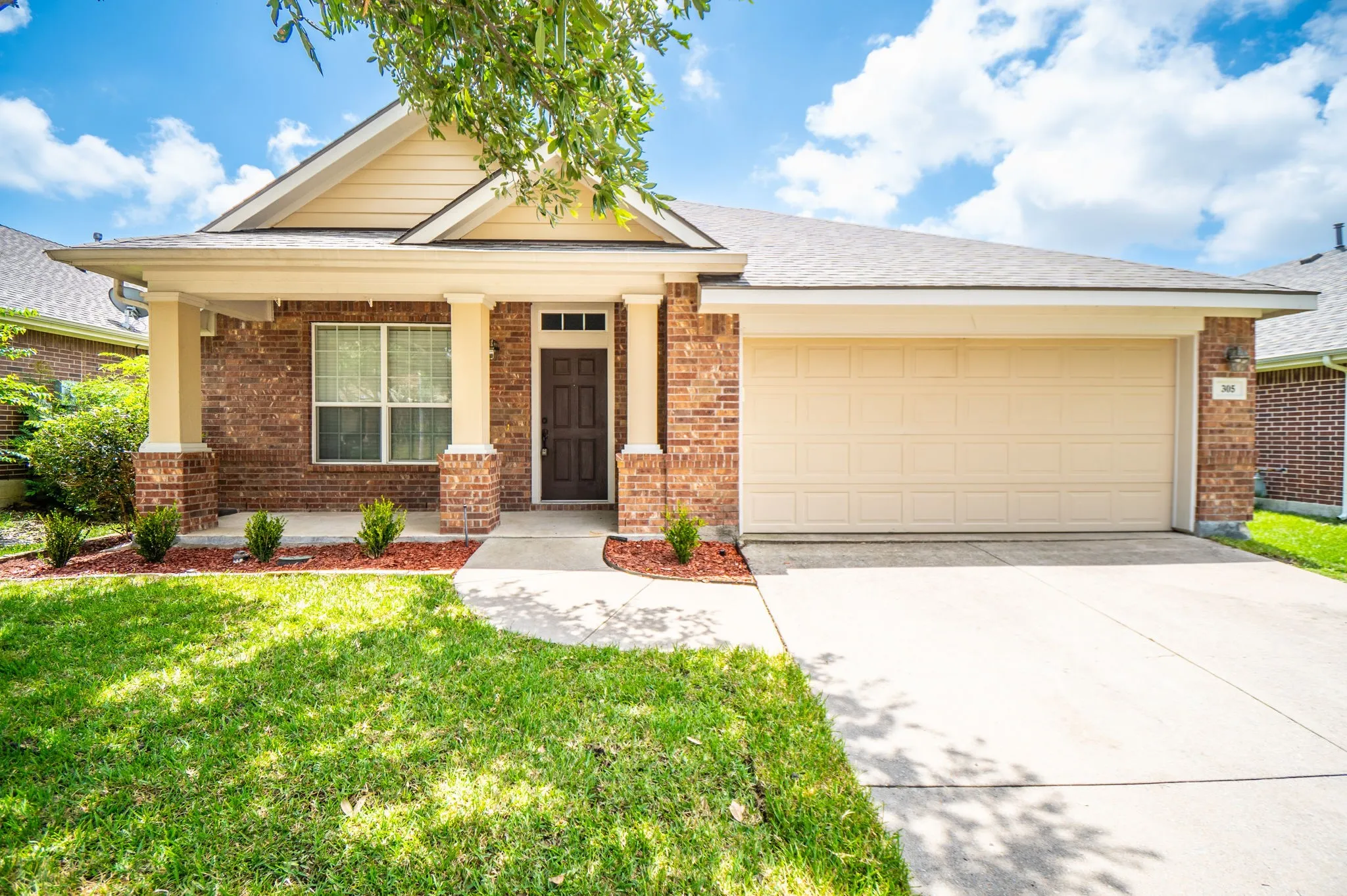 Single Family Residence For Sale in Collin County , 305 Highland Ridge Drive, Wylie, Texas 75098, 4 Bedroom, 2 Bathroom, 2 Garage spaces, 2,110 Sqft, built in 2008, mls#21305624, Real Estate Agent in Wylie, Homes For Sale in Collin county, Homes For Sale in Wylie, Realtor in Wylie Texas, Real Estate Brokerage Independent Realty Texas, Luminita Cordes Realtor