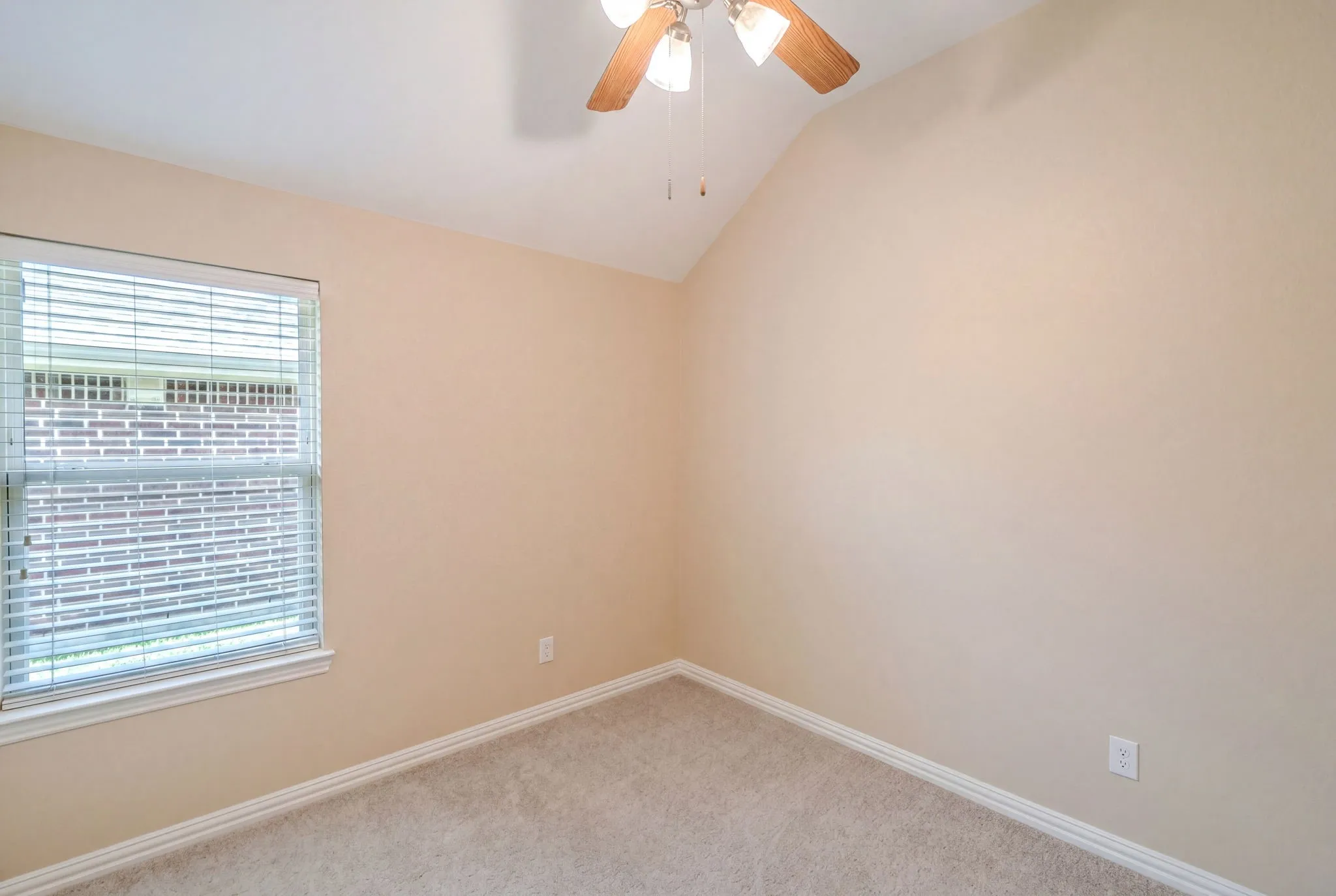 Single Family Residence For Sale in Collin County , 305 Highland Ridge Drive, Wylie, Texas 75098, 4 Bedroom, 2 Bathroom, 2 Garage spaces, 2,110 Sqft, built in 2008, mls#21305624, Real Estate Agent in Wylie, Homes For Sale in Collin county, Homes For Sale in Wylie, Realtor in Wylie Texas, Real Estate Brokerage Independent Realty Texas, Luminita Cordes Realtor