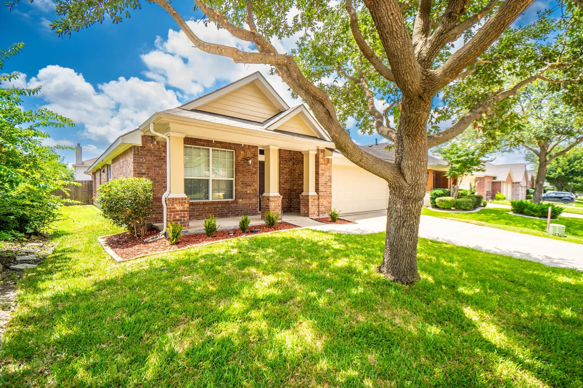 Single Family Residence For Sale in Collin County , 305 Highland Ridge Drive, Wylie, Texas 75098, 4 Bedroom, 2 Bathroom, 2 Garage spaces, 2,110 Sqft, built in 2008, mls#21305624, Real Estate Agent in Wylie, Homes For Sale in Collin county, Homes For Sale in Wylie, Realtor in Wylie Texas, Real Estate Brokerage Independent Realty Texas, Luminita Cordes Realtor