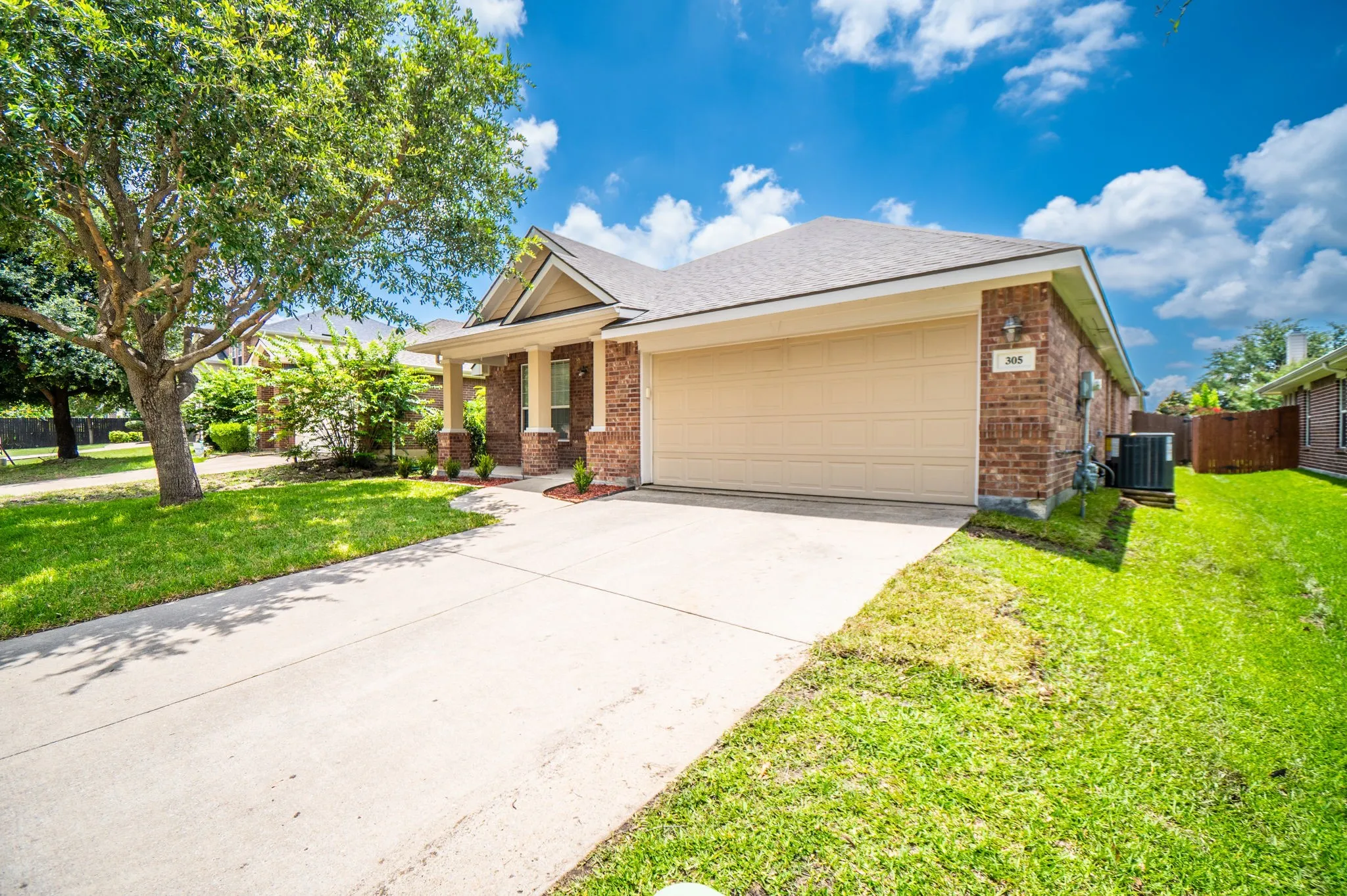 Single Family Residence For Sale in Collin County , 305 Highland Ridge Drive, Wylie, Texas 75098, 4 Bedroom, 2 Bathroom, 2 Garage spaces, 2,110 Sqft, built in 2008, mls#21305624, Real Estate Agent in Wylie, Homes For Sale in Collin county, Homes For Sale in Wylie, Realtor in Wylie Texas, Real Estate Brokerage Independent Realty Texas, Luminita Cordes Realtor