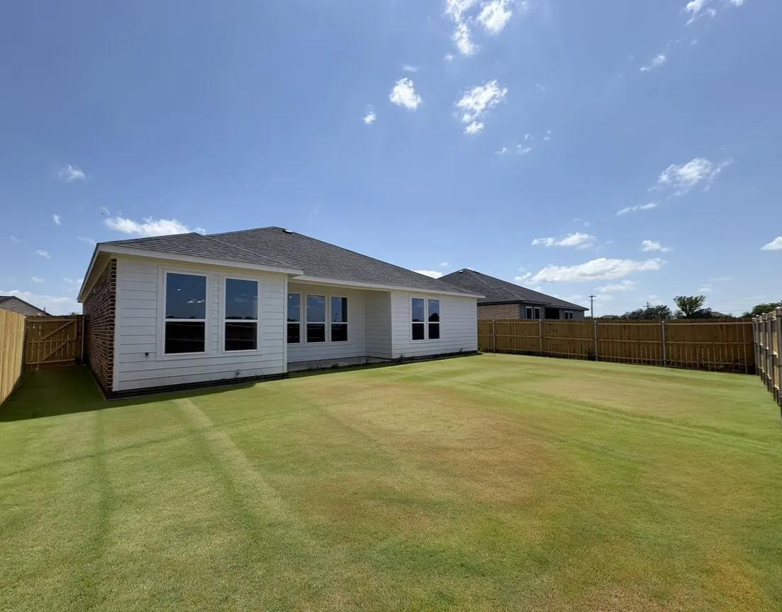 Single Family Residence For Sale in Van Zandt County , 1011 Springview Lane, Mabank, Texas 75147, 3 Bedroom, 3 Bathroom, 2 Garage spaces, 1,721 Sqft, built in 2026, Price $255,000, mls#21305654, Real Estate Agent in Mabank, Homes For Sale in Van Zandt county, Homes For Sale in Mabank, Realtor in Mabank Texas, Real Estate Brokerage Independent Realty Texas, Luminita Cordes Realtor