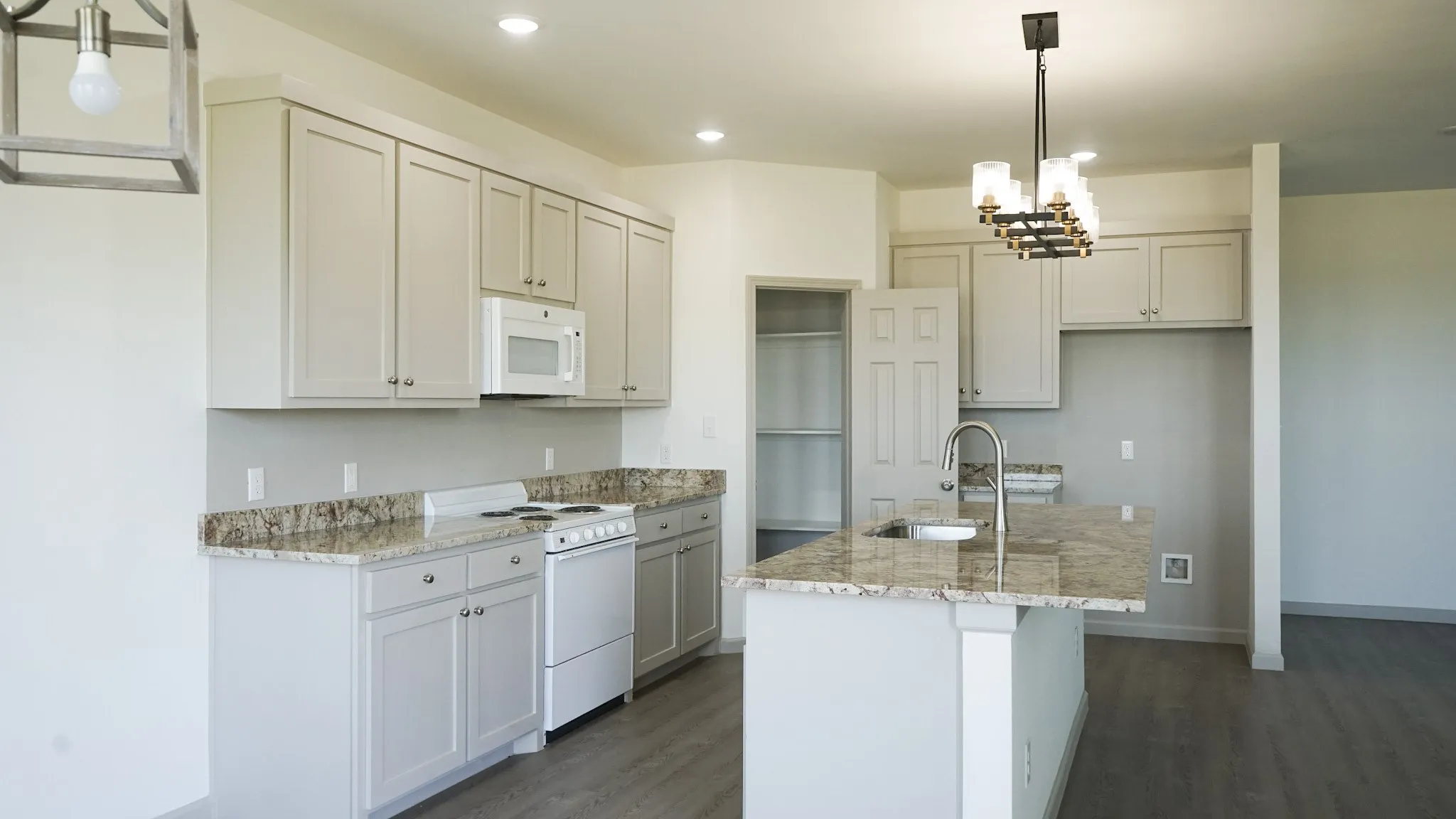 Single Family Residence For Sale in Van Zandt County , 1011 Springview Lane, Mabank, Texas 75147, 3 Bedroom, 3 Bathroom, 2 Garage spaces, 1,721 Sqft, built in 2026, Price $255,000, mls#21305654, Real Estate Agent in Mabank, Homes For Sale in Van Zandt county, Homes For Sale in Mabank, Realtor in Mabank Texas, Real Estate Brokerage Independent Realty Texas, Luminita Cordes Realtor