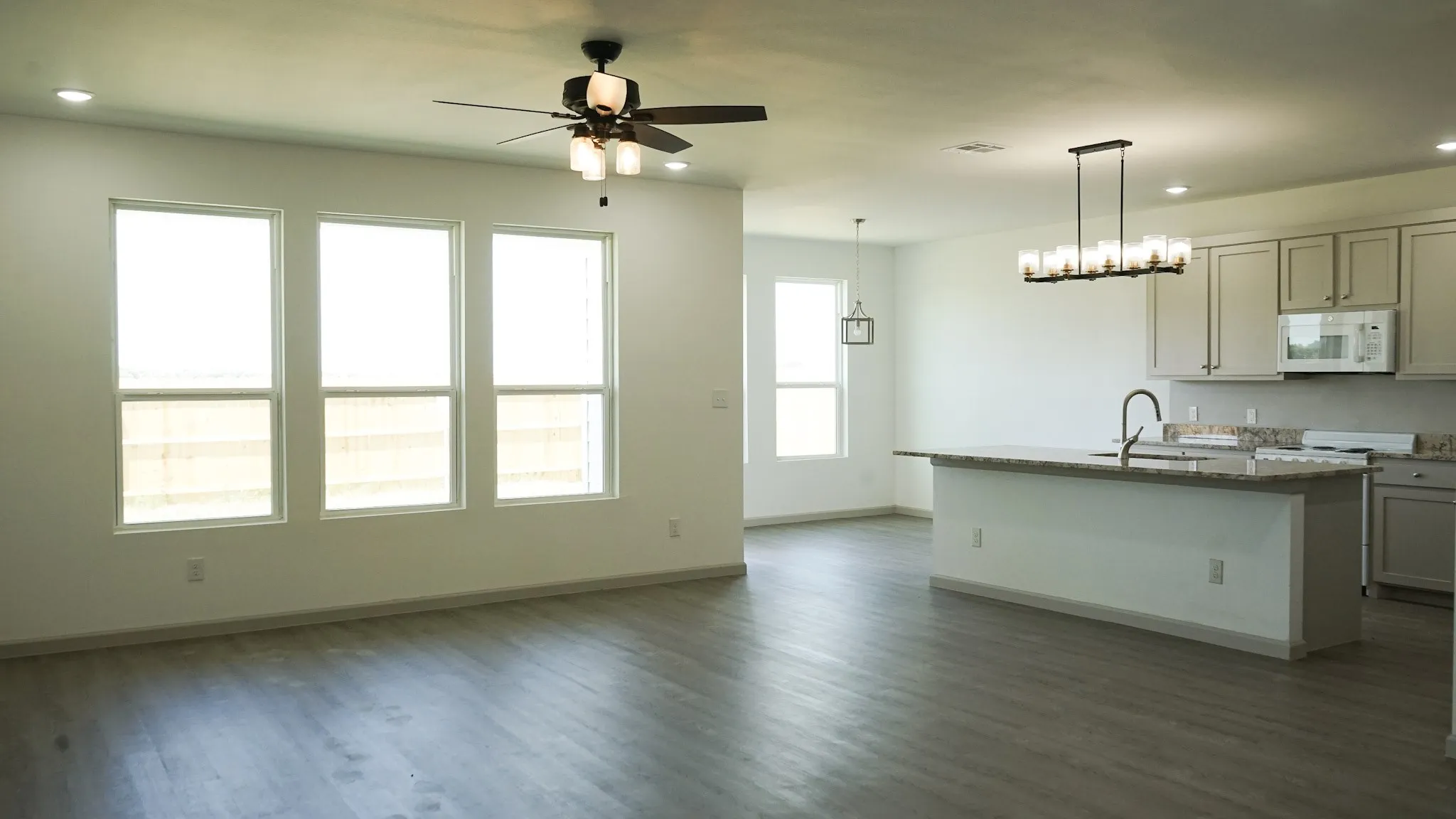Single Family Residence For Sale in Van Zandt County , 1011 Springview Lane, Mabank, Texas 75147, 3 Bedroom, 3 Bathroom, 2 Garage spaces, 1,721 Sqft, built in 2026, Price $255,000, mls#21305654, Real Estate Agent in Mabank, Homes For Sale in Van Zandt county, Homes For Sale in Mabank, Realtor in Mabank Texas, Real Estate Brokerage Independent Realty Texas, Luminita Cordes Realtor