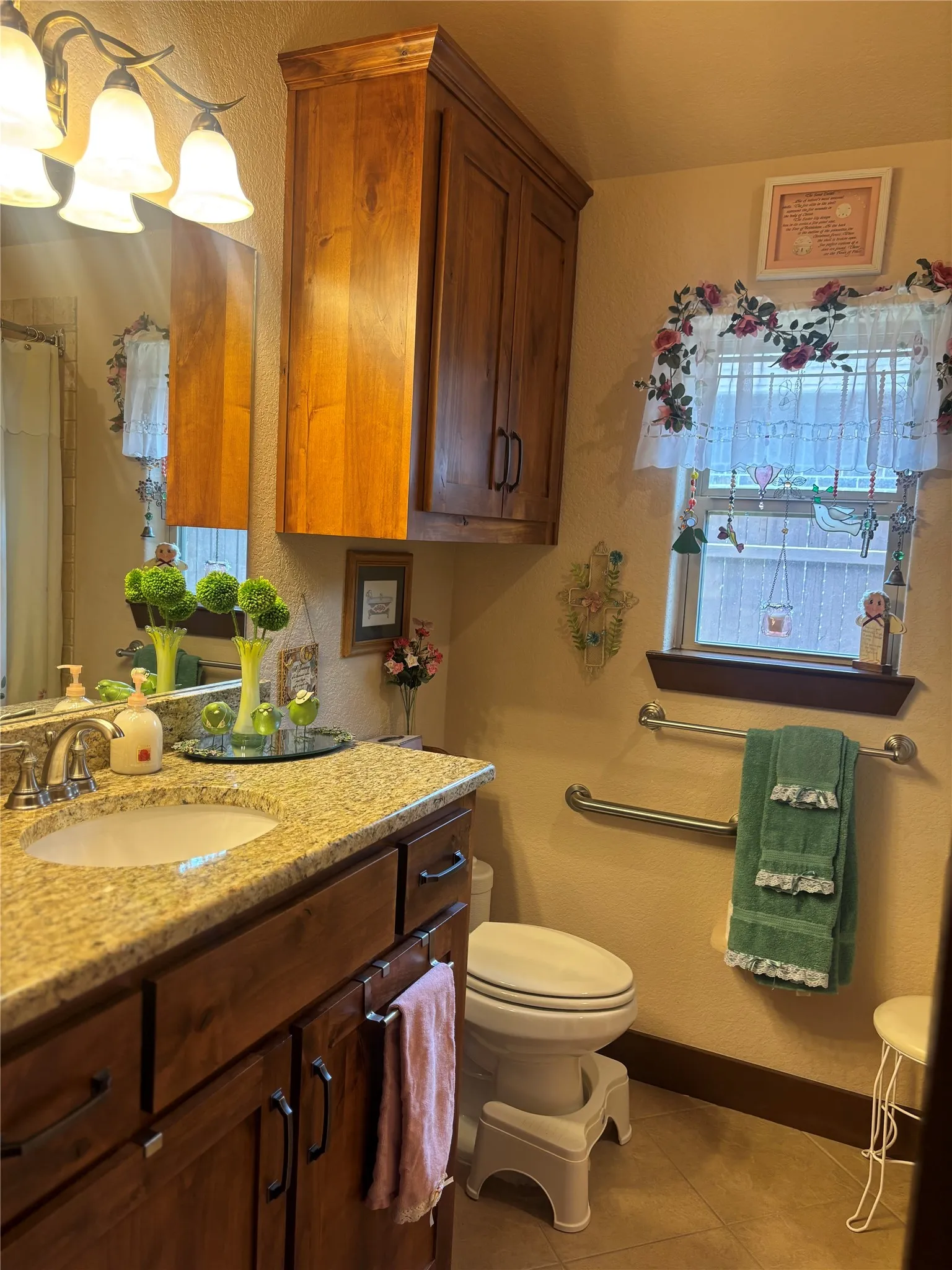 Single Family Residence For Sale in Hood County , 310 Donna Circle, Granbury, Texas 76049, 3 Bedroom, 2 Bathroom, 2 Garage spaces, 1,774 Sqft, built in 2016, mls#21302953, Real Estate Agent in Granbury, Homes For Sale in Hood county, Homes For Sale in Granbury, Realtor in Granbury Texas, Real Estate Brokerage Independent Realty Texas, Luminita Cordes Realtor