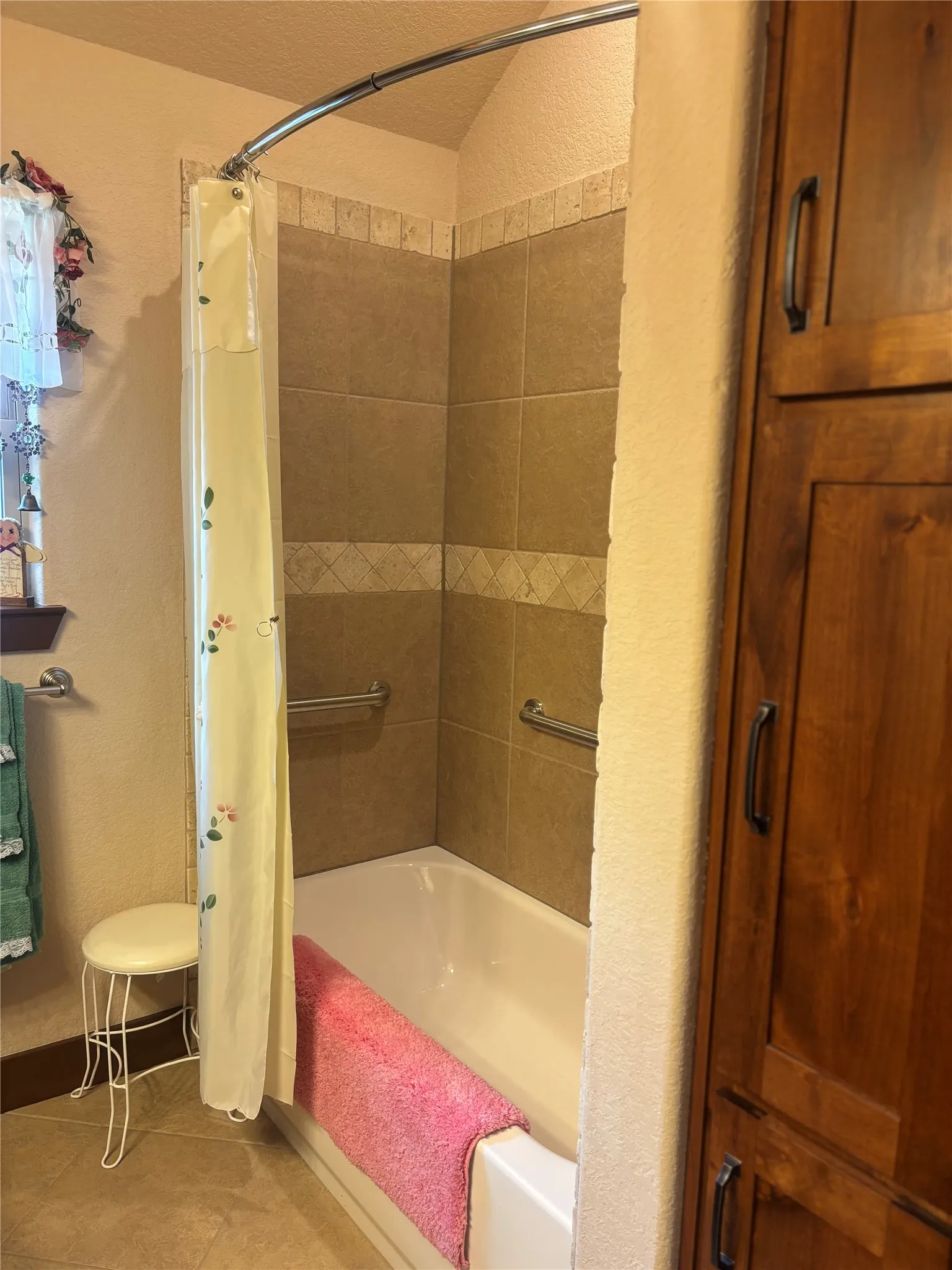 Single Family Residence For Sale in Hood County , 310 Donna Circle, Granbury, Texas 76049, 3 Bedroom, 2 Bathroom, 2 Garage spaces, 1,774 Sqft, built in 2016, mls#21302953, Real Estate Agent in Granbury, Homes For Sale in Hood county, Homes For Sale in Granbury, Realtor in Granbury Texas, Real Estate Brokerage Independent Realty Texas, Luminita Cordes Realtor