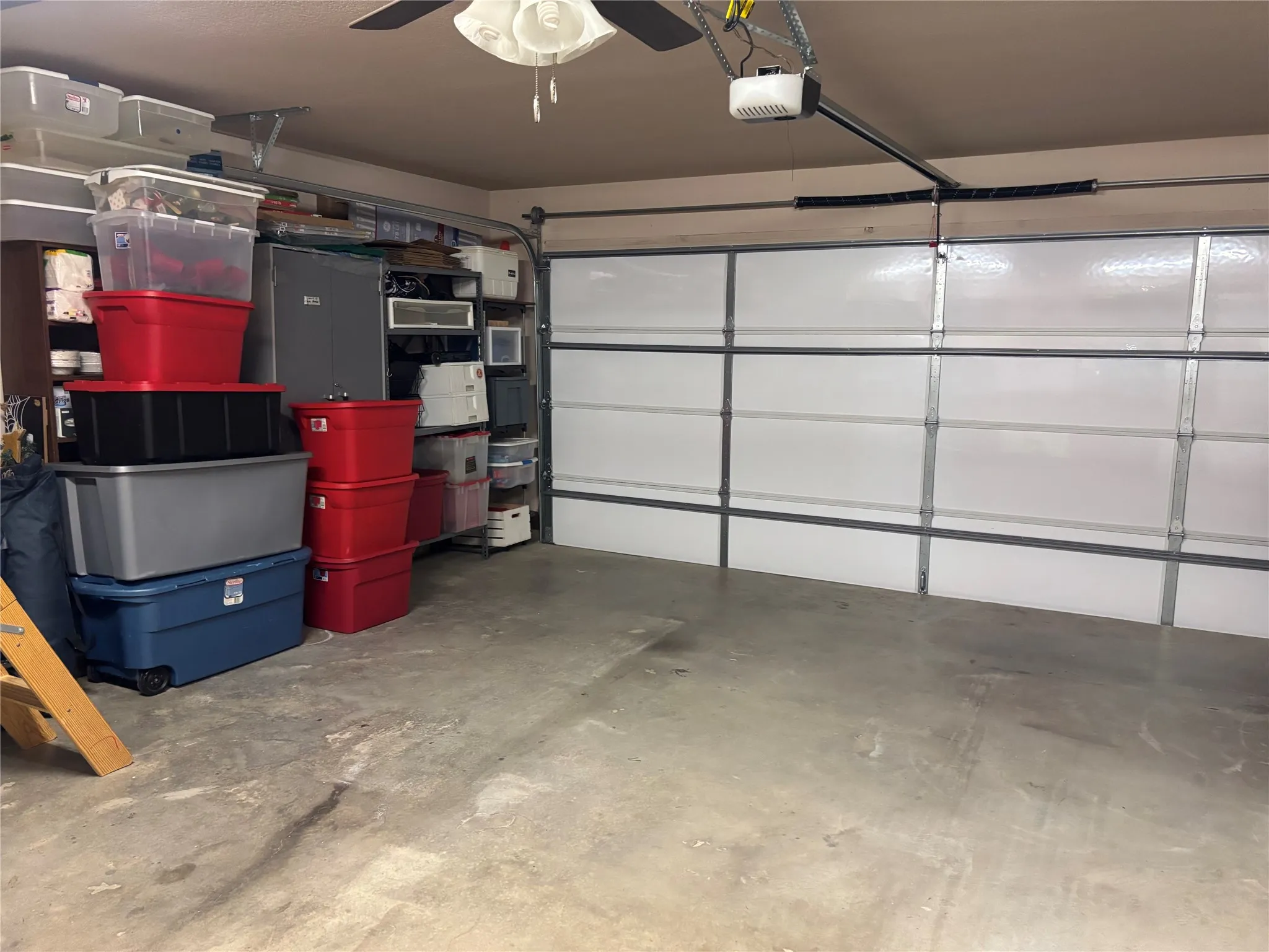 Single Family Residence For Sale in Hood County , 310 Donna Circle, Granbury, Texas 76049, 3 Bedroom, 2 Bathroom, 2 Garage spaces, 1,774 Sqft, built in 2016, mls#21302953, Real Estate Agent in Granbury, Homes For Sale in Hood county, Homes For Sale in Granbury, Realtor in Granbury Texas, Real Estate Brokerage Independent Realty Texas, Luminita Cordes Realtor