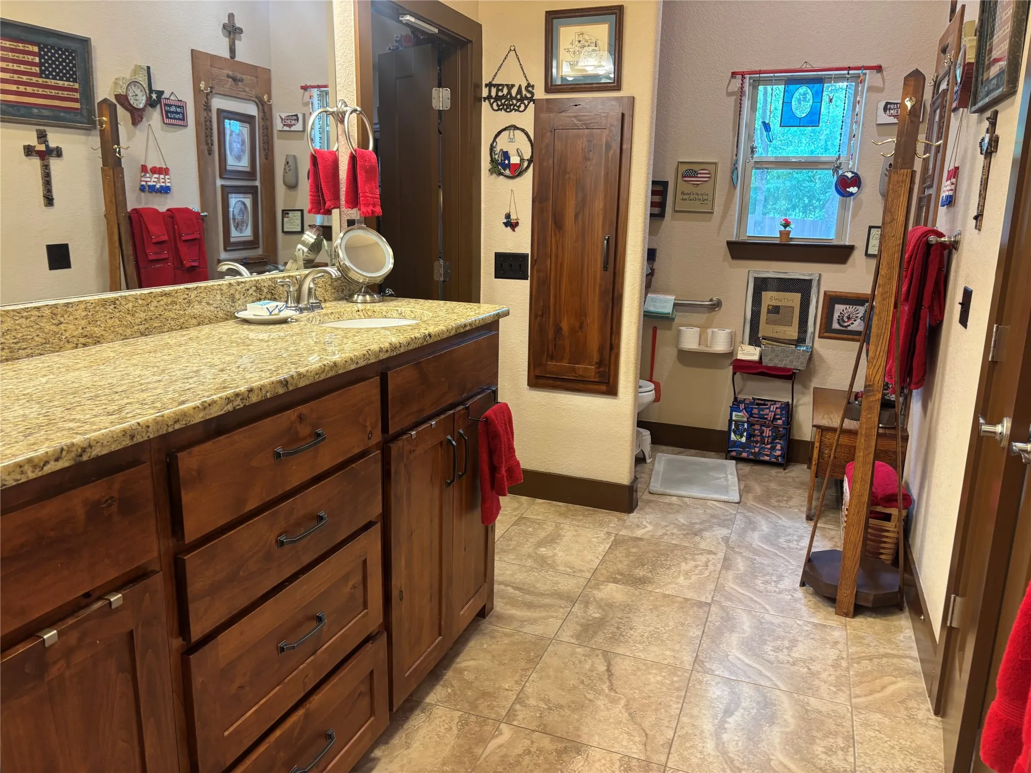 Single Family Residence For Sale in Hood County , 310 Donna Circle, Granbury, Texas 76049, 3 Bedroom, 2 Bathroom, 2 Garage spaces, 1,774 Sqft, built in 2016, mls#21302953, Real Estate Agent in Granbury, Homes For Sale in Hood county, Homes For Sale in Granbury, Realtor in Granbury Texas, Real Estate Brokerage Independent Realty Texas, Luminita Cordes Realtor
