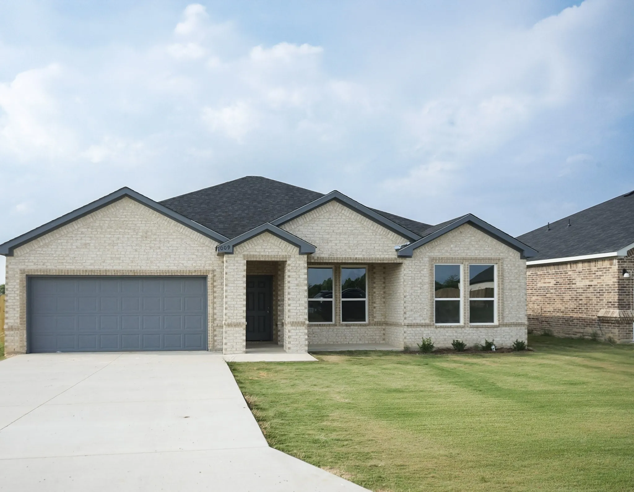 Single Family Residence For Sale in Van Zandt County , 1009 Springview Lane, Mabank, Texas 75147, 3 Bedroom, 2 Bathroom, 2 Garage spaces, 1,721 Sqft, built in 2026, mls#21305660, Real Estate Agent in Mabank, Homes For Sale in Van Zandt county, Homes For Sale in Mabank, Realtor in Mabank Texas, Real Estate Brokerage Independent Realty Texas, Luminita Cordes Realtor