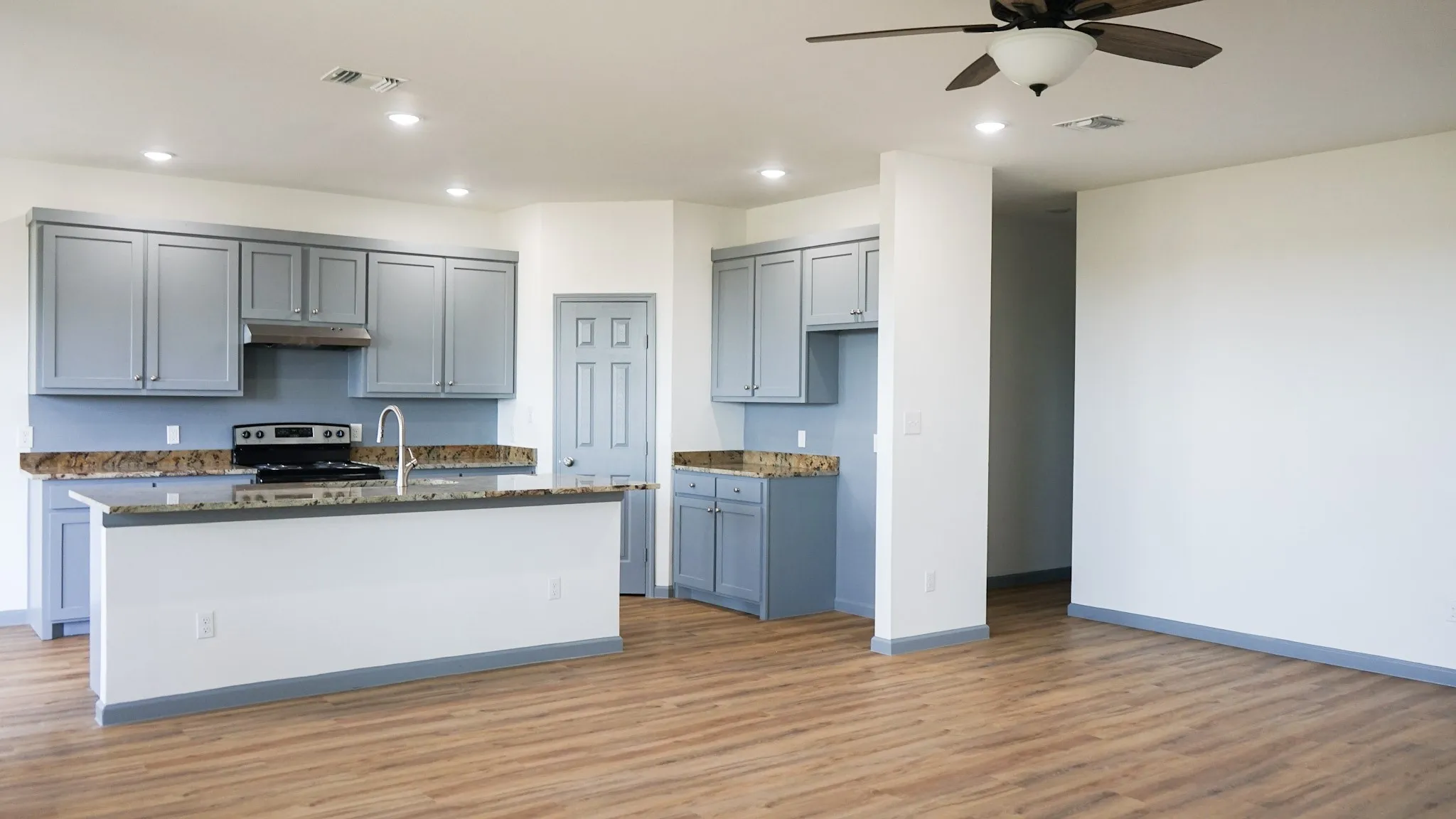 Single Family Residence For Sale in Van Zandt County , 1009 Springview Lane, Mabank, Texas 75147, 3 Bedroom, 2 Bathroom, 2 Garage spaces, 1,721 Sqft, built in 2026, mls#21305660, Real Estate Agent in Mabank, Homes For Sale in Van Zandt county, Homes For Sale in Mabank, Realtor in Mabank Texas, Real Estate Brokerage Independent Realty Texas, Luminita Cordes Realtor