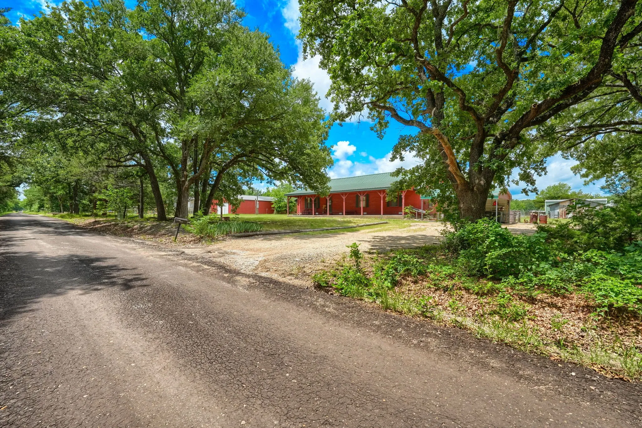 Single Family Residence For Sale in Hopkins County , 625 County Road 4735, Cumby, Texas 75433, 3 Bedroom, 2 Bathroom, Garage spaces, 2,049 Sqft, built in 1985, mls#21304816, Real Estate Agent in Cumby, Homes For Sale in Hopkins county, Homes For Sale in Cumby, Realtor in Cumby Texas, Real Estate Brokerage Independent Realty Texas, Luminita Cordes Realtor