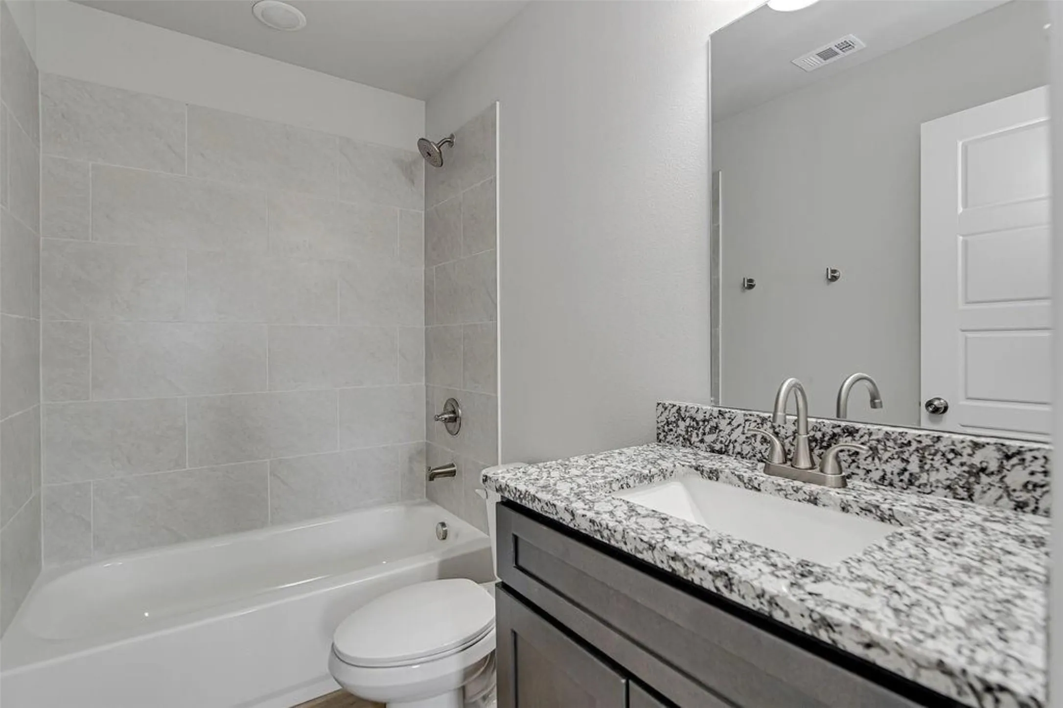 Duplex For Rent in Tarrant County , 1136 E Broadway Avenue 1138, Fort Worth, Texas 76104, 3 Bedroom, 3 Bathroom, Garage spaces, 1,478 Sqft, built in 2026, mls#21304285, Real Estate Agent in Fort Worth, Homes For Rent in Tarrant county, Homes For Rent in Fort Worth, Realtor in Fort Worth Texas, Real Estate Brokerage Independent Realty Texas, Luminita Cordes Realtor