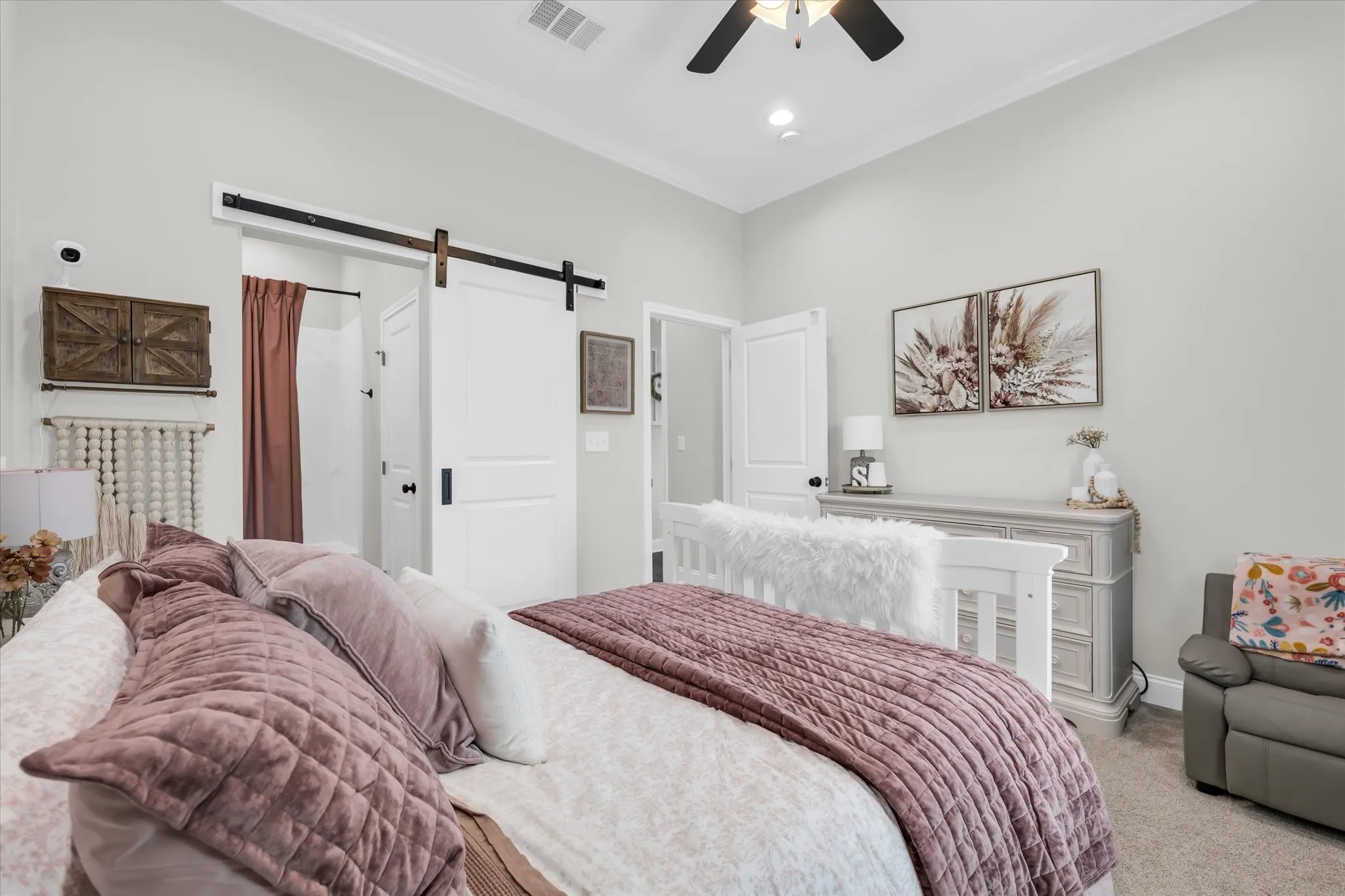 secondary bedroom with ensuite bathroom for guests or multigenerational living